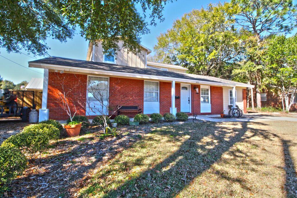 CAROL ANNE MANOR - Residential