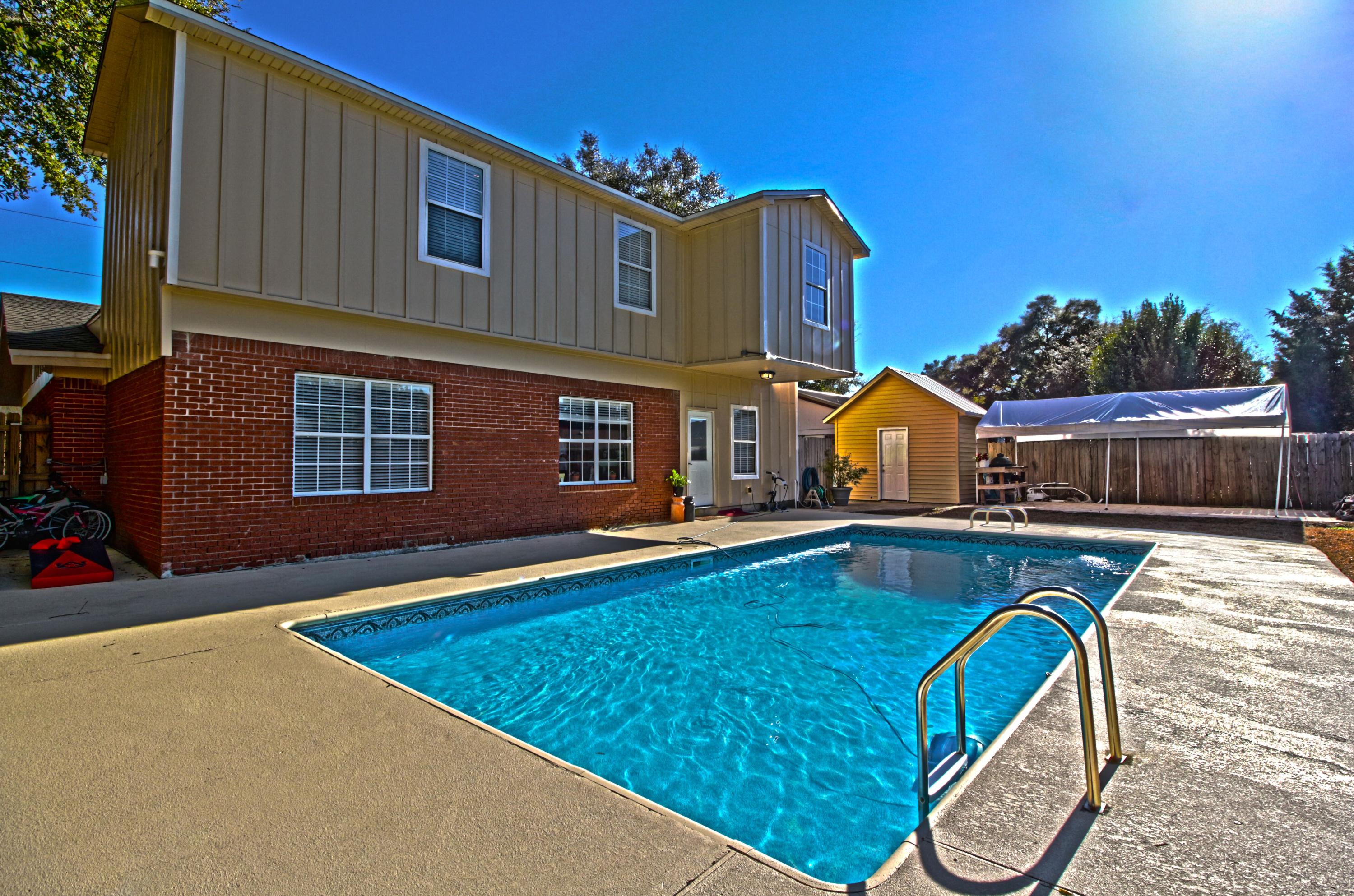 CAROL ANNE MANOR - Residential