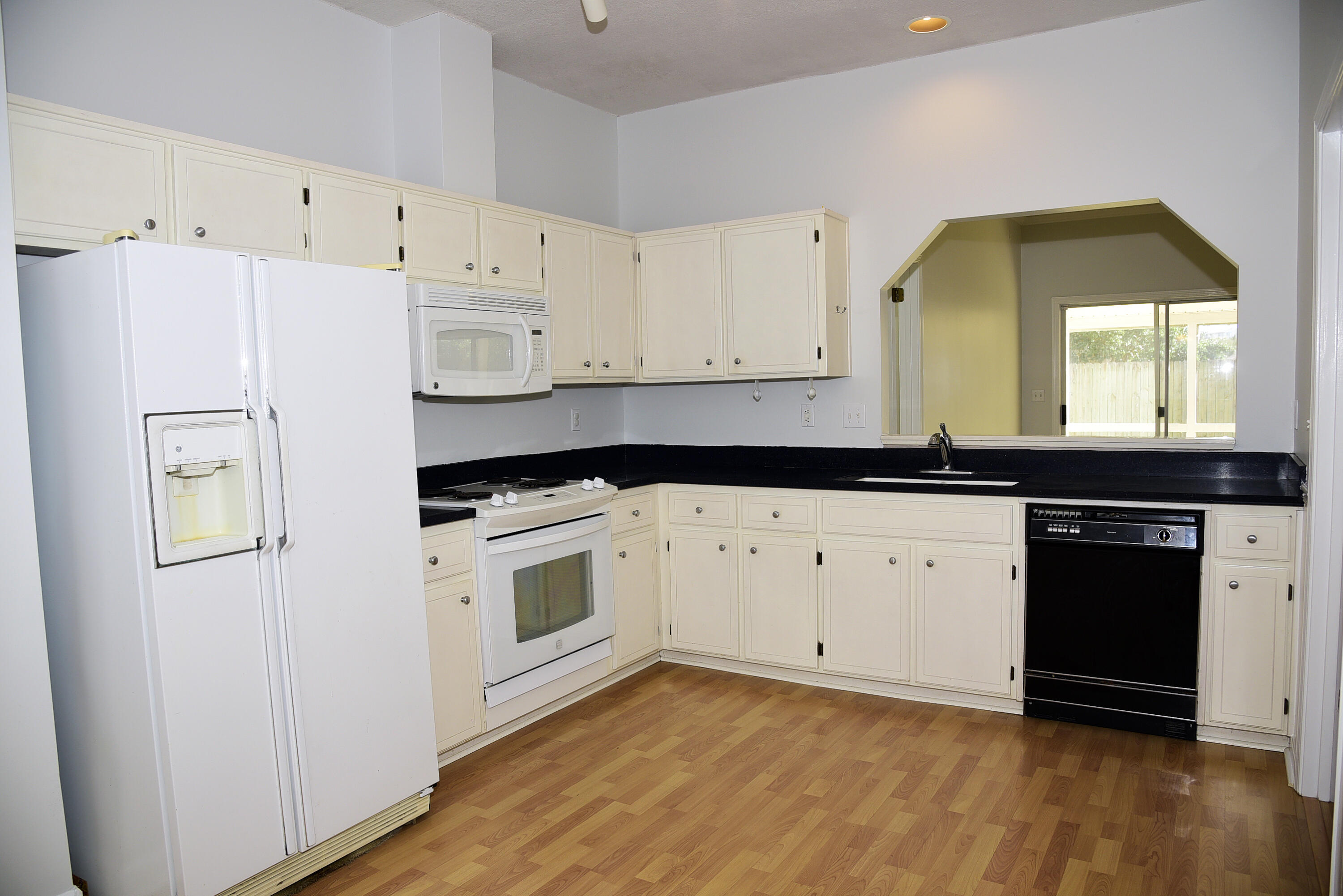 RIDGE WOOD - Residential Lease