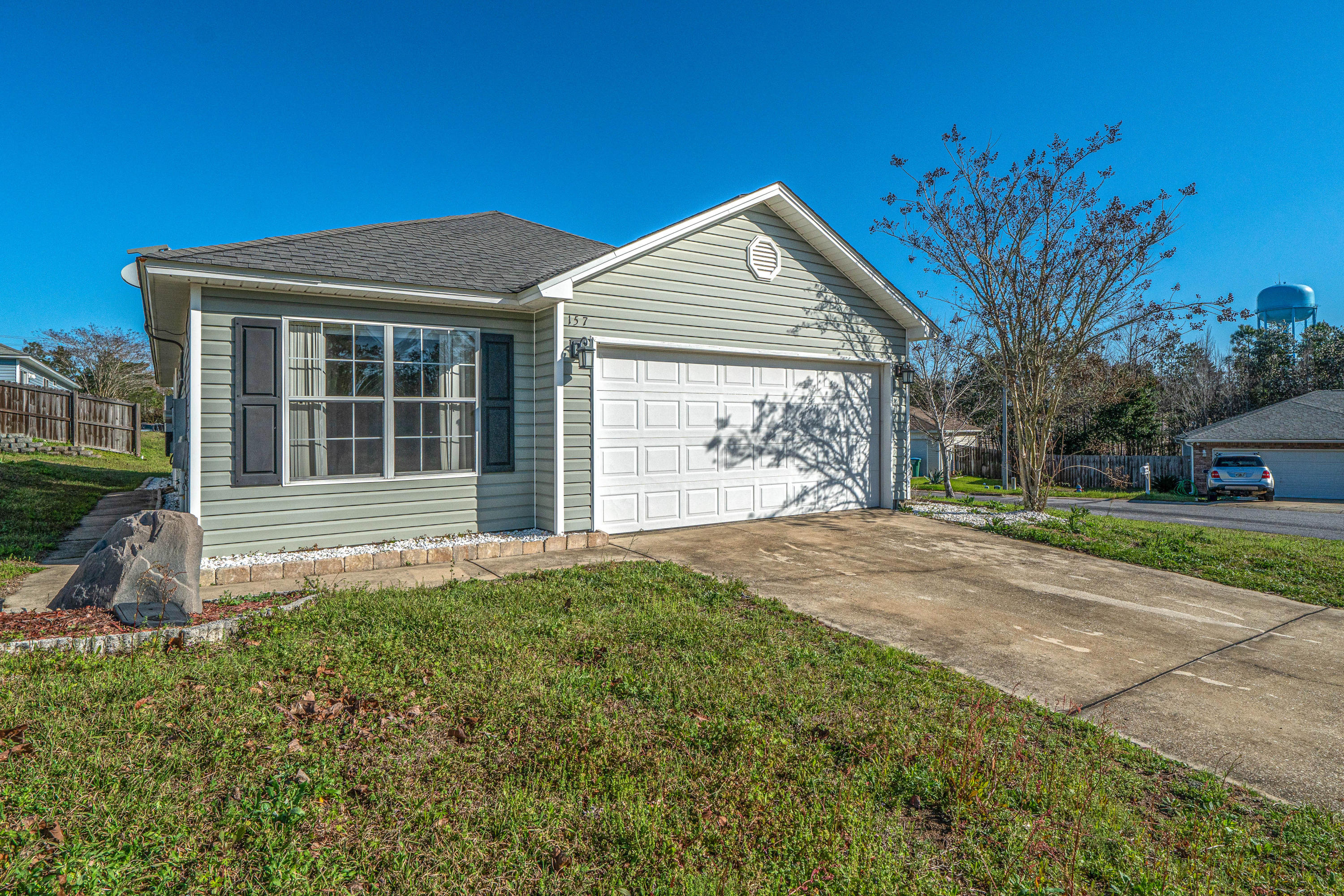 Come see this great 3 bedroom, 2 bathroom home in south Crestview.
