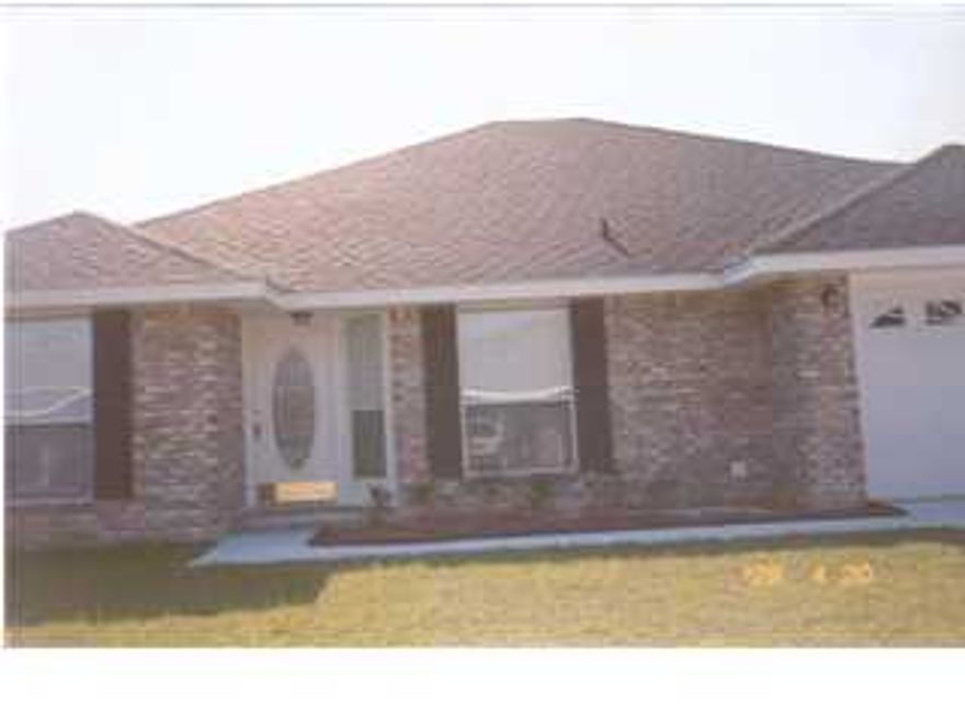 This house is on a huge corner lot. Split bedroom plan, master suite is large and the master bath has a garden tub. Roomy kitchen has a breakfast bar. This house also has a formal dining room, inside utility room, and is very convenient to Hurlburt AFB. Owner will consider a dog depending on age, size, and breed.