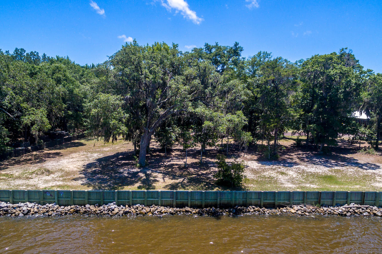 GRAYTON BAYOU - Land