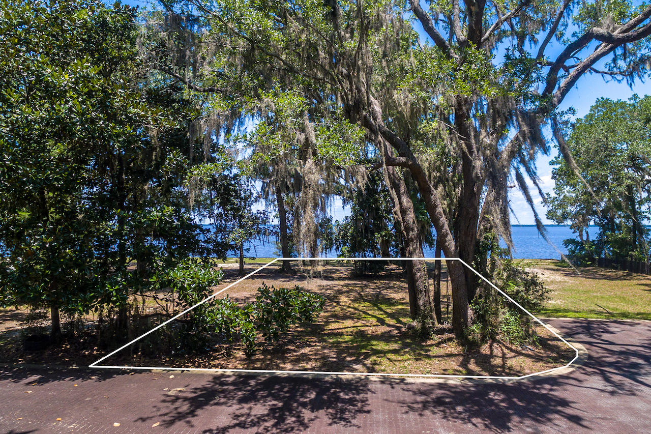 GRAYTON BAYOU - Land