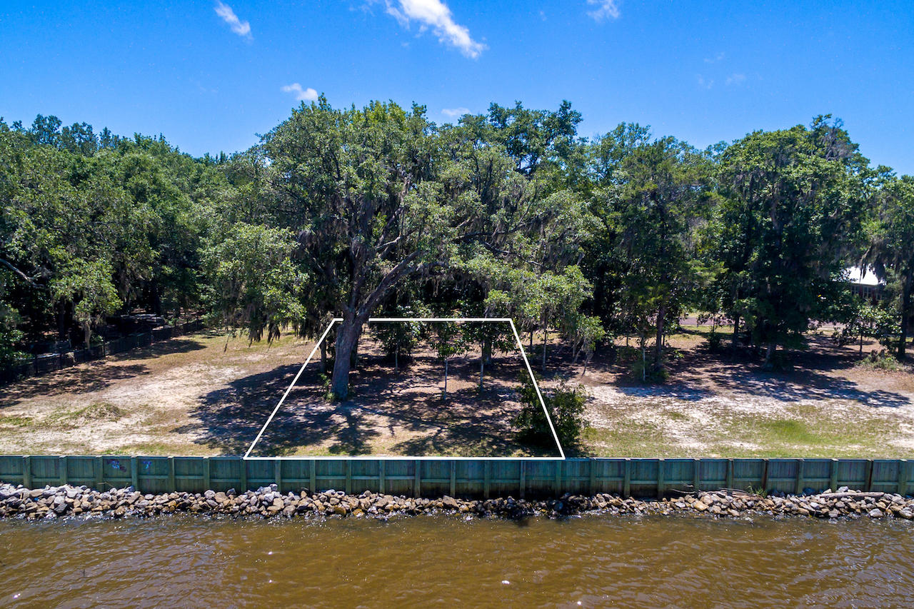 GRAYTON BAYOU - Land