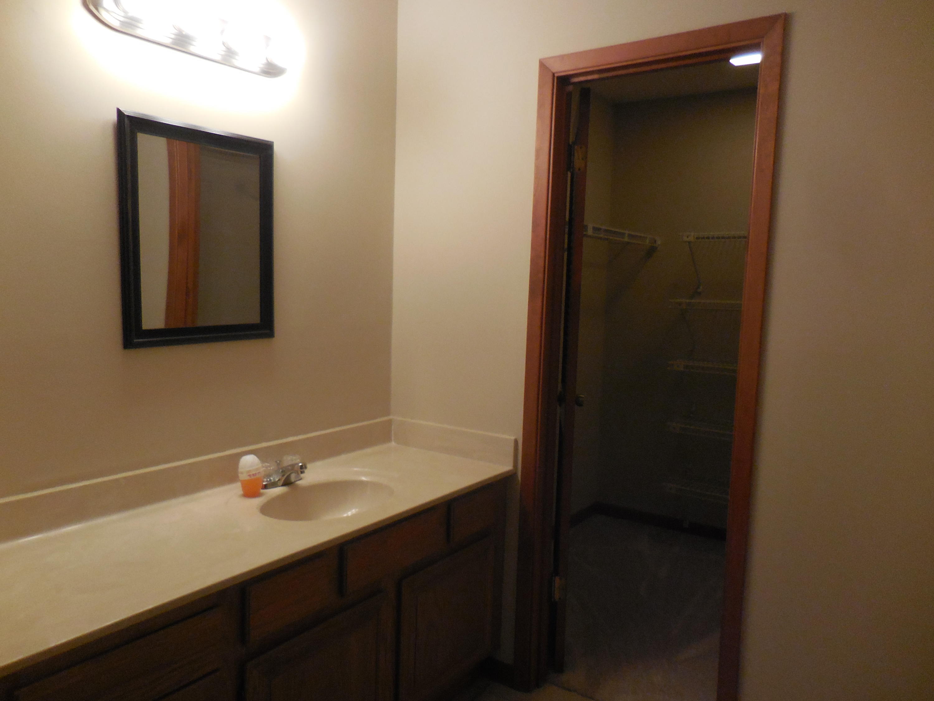 ROYAL OAK VILLAS BLUEWATER BAY - Residential