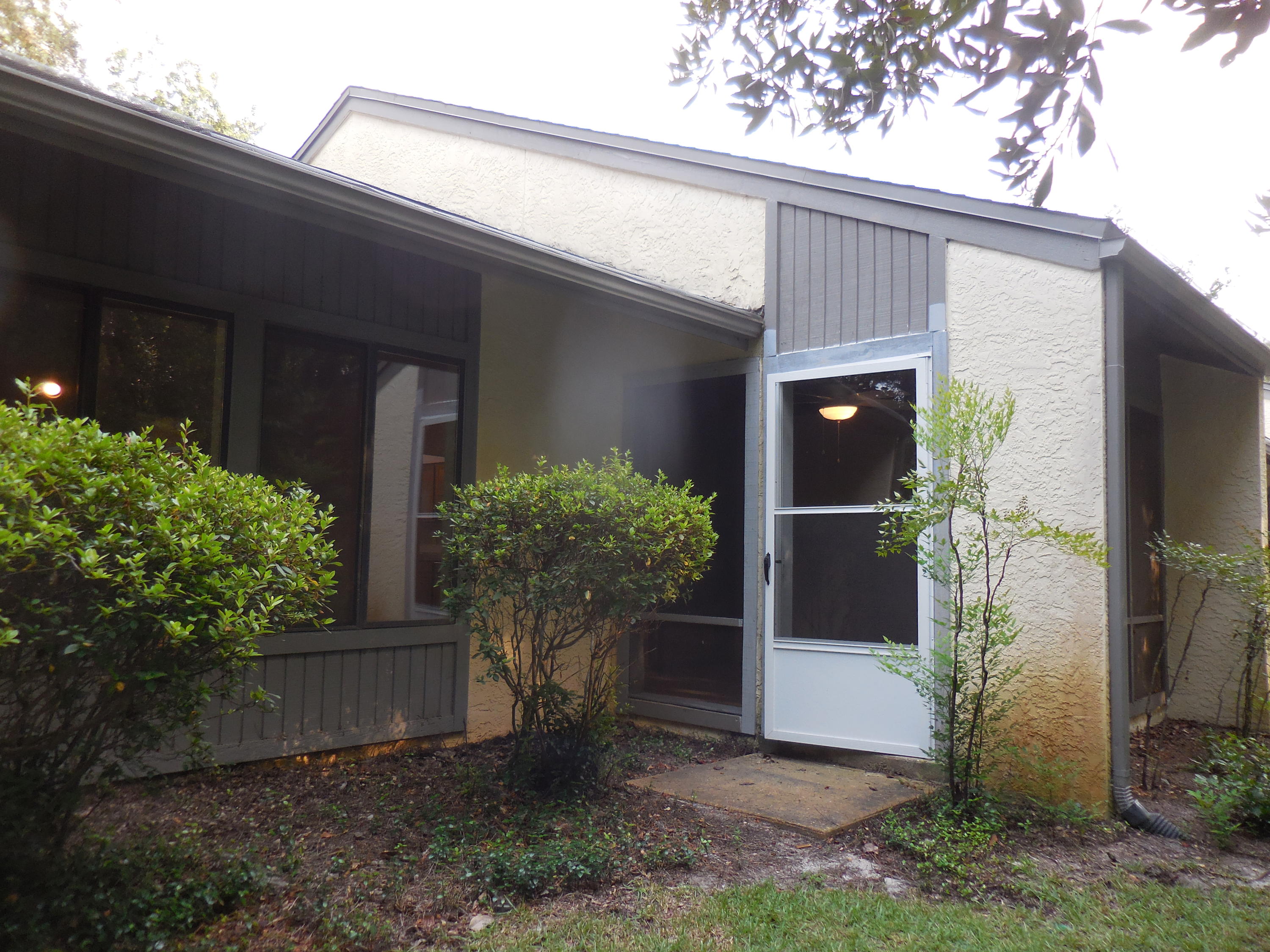 ROYAL OAK VILLAS BLUEWATER BAY - Residential