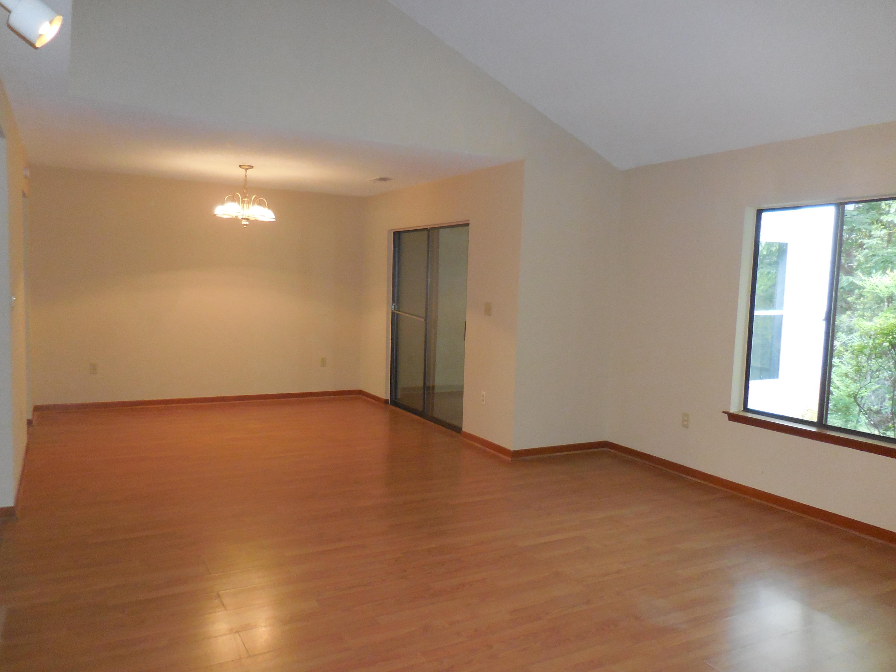 ROYAL OAK VILLAS BLUEWATER BAY - Residential