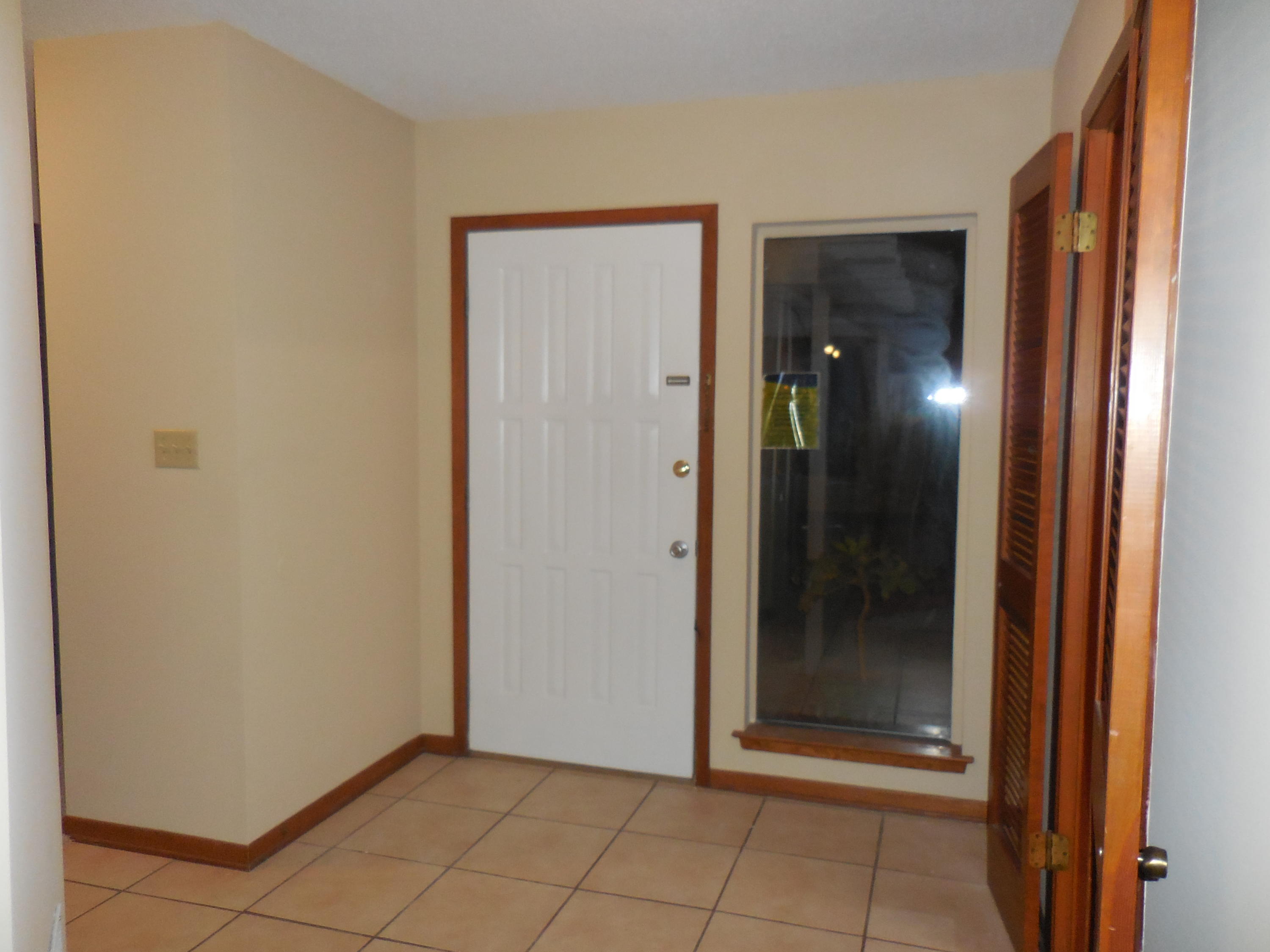 ROYAL OAK VILLAS BLUEWATER BAY - Residential