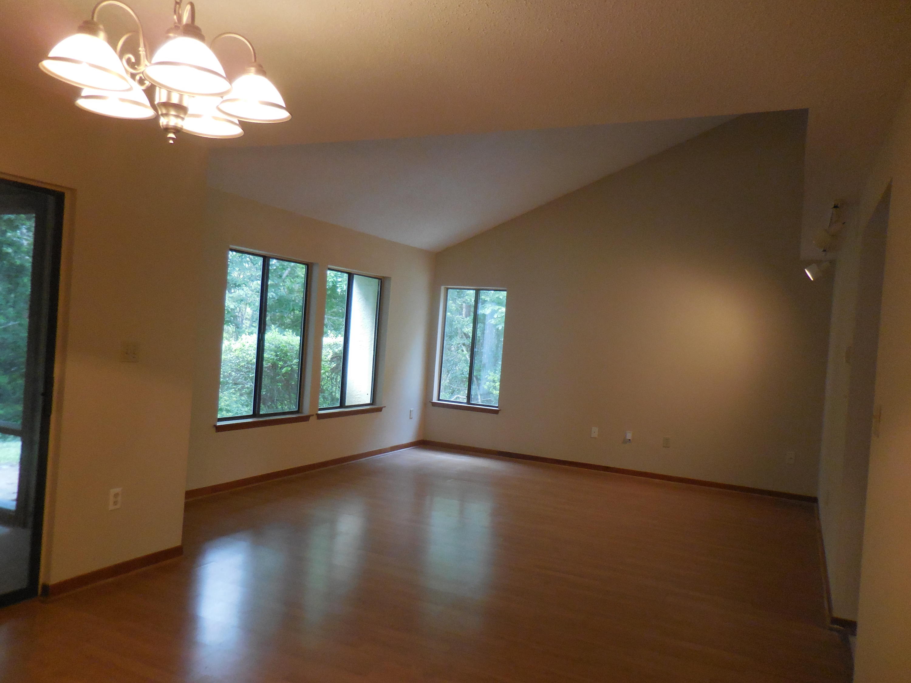 ROYAL OAK VILLAS BLUEWATER BAY - Residential