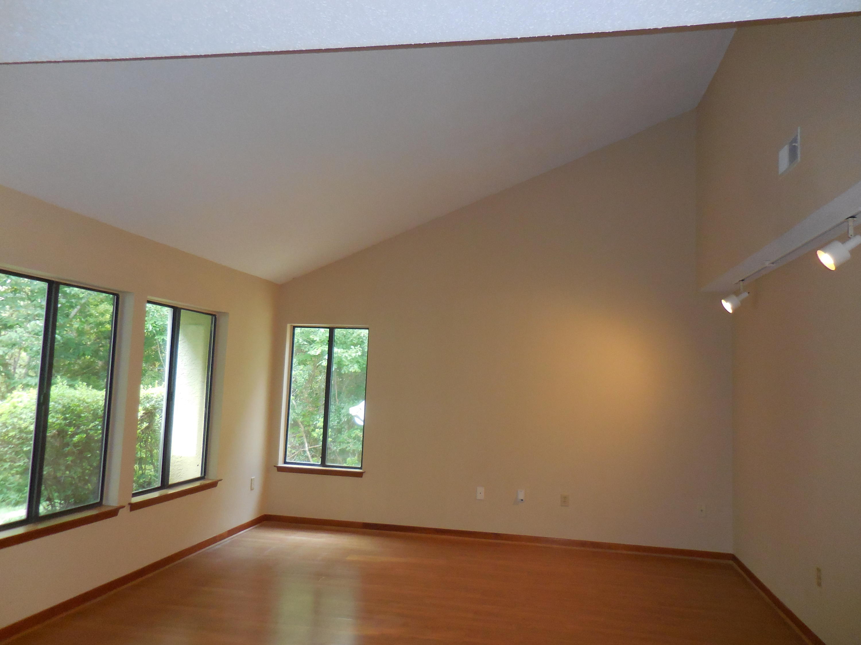 ROYAL OAK VILLAS BLUEWATER BAY - Residential