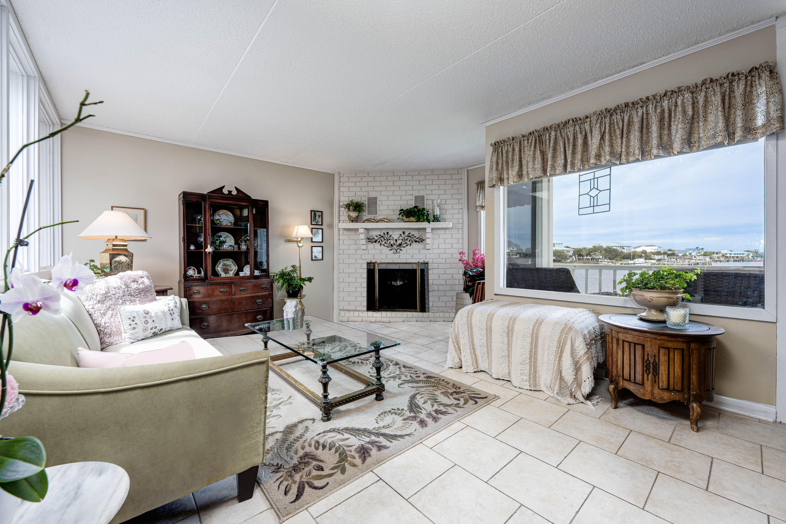 TREEHOUSE - Residential