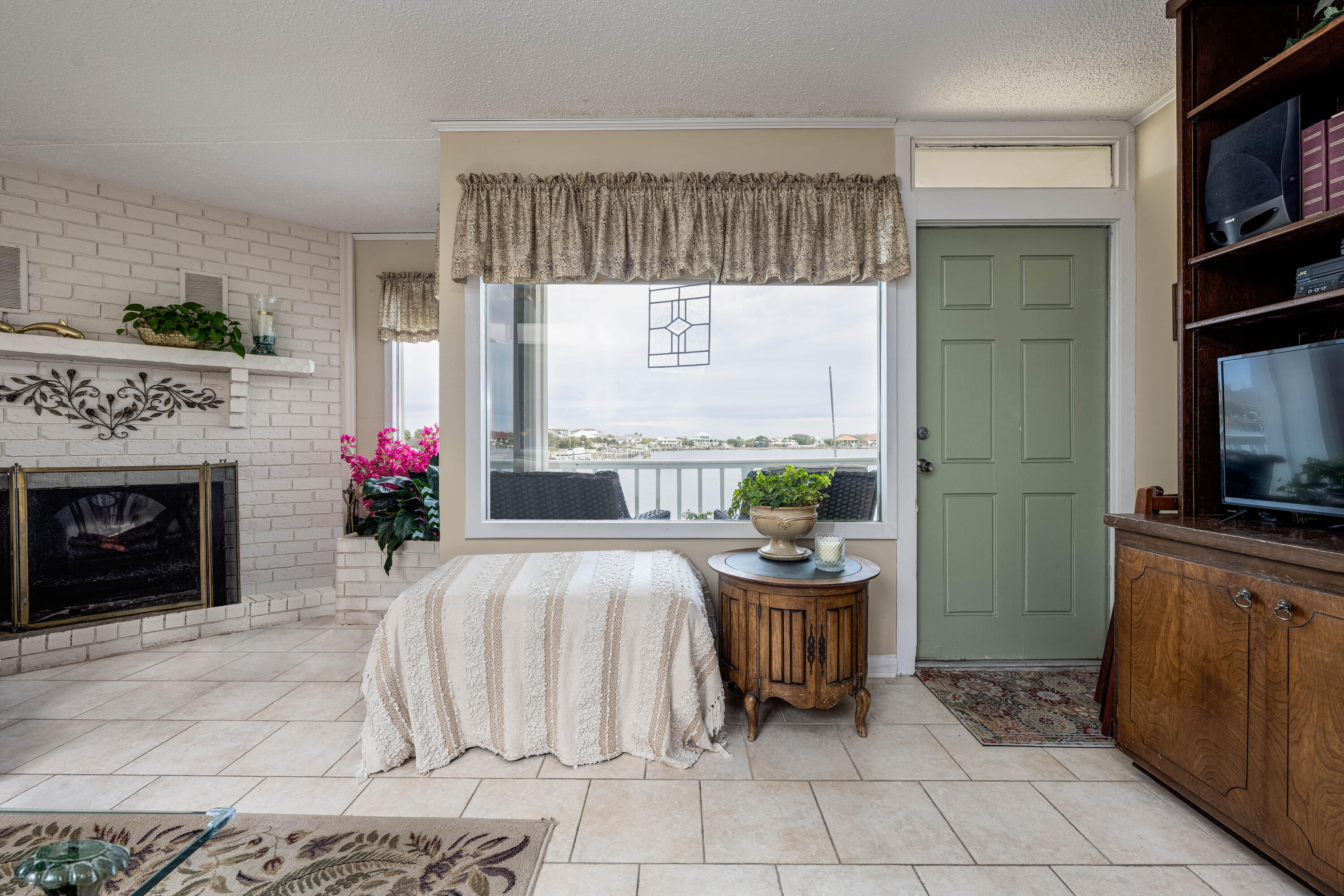 TREEHOUSE - Residential