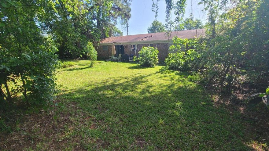 Showings will begin Saturday 4/23/2022

This Fort Walton Beach home has tons of potential. Situated on a corner lot with a large back yard that's fully fenced in with a small shed. Inside the home you have 3 bedrooms, 1.5 bathrooms and a large flex/bonus room.