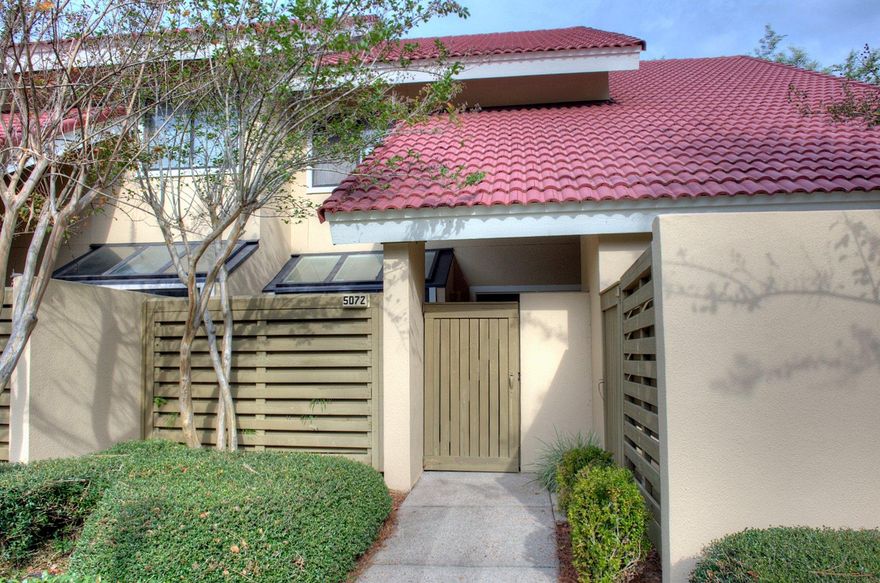 Enjoy the gorgeous lake view from this beautiful furnished 2 bedroom, 2 1/2 bath villa located on the beach side of Sandestin Resort with all its amenities. Make sure this is on your list to see if you want a great rental / 2nd home in Beachwalk.