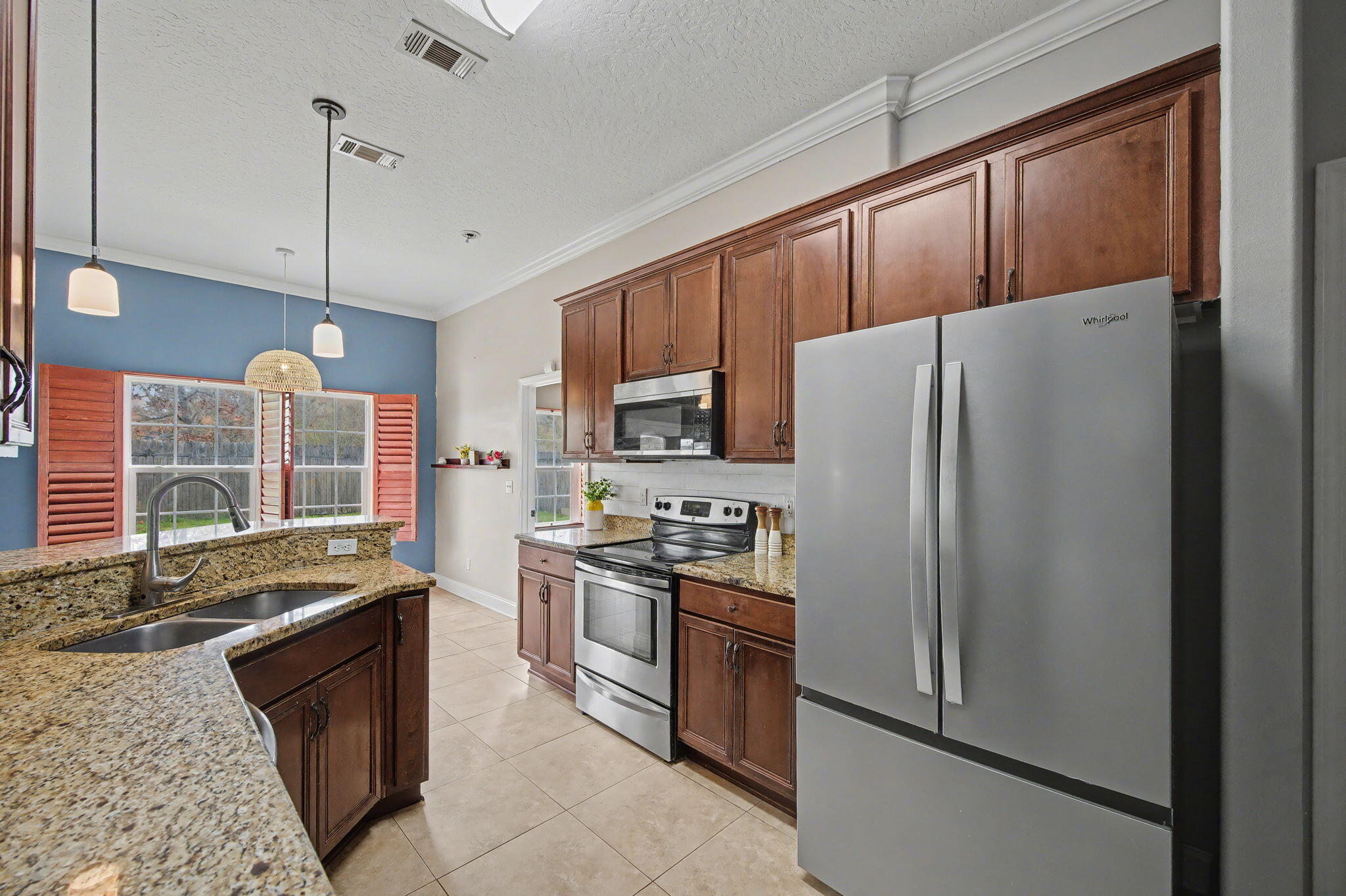 CRESCENT SHORES - Residential