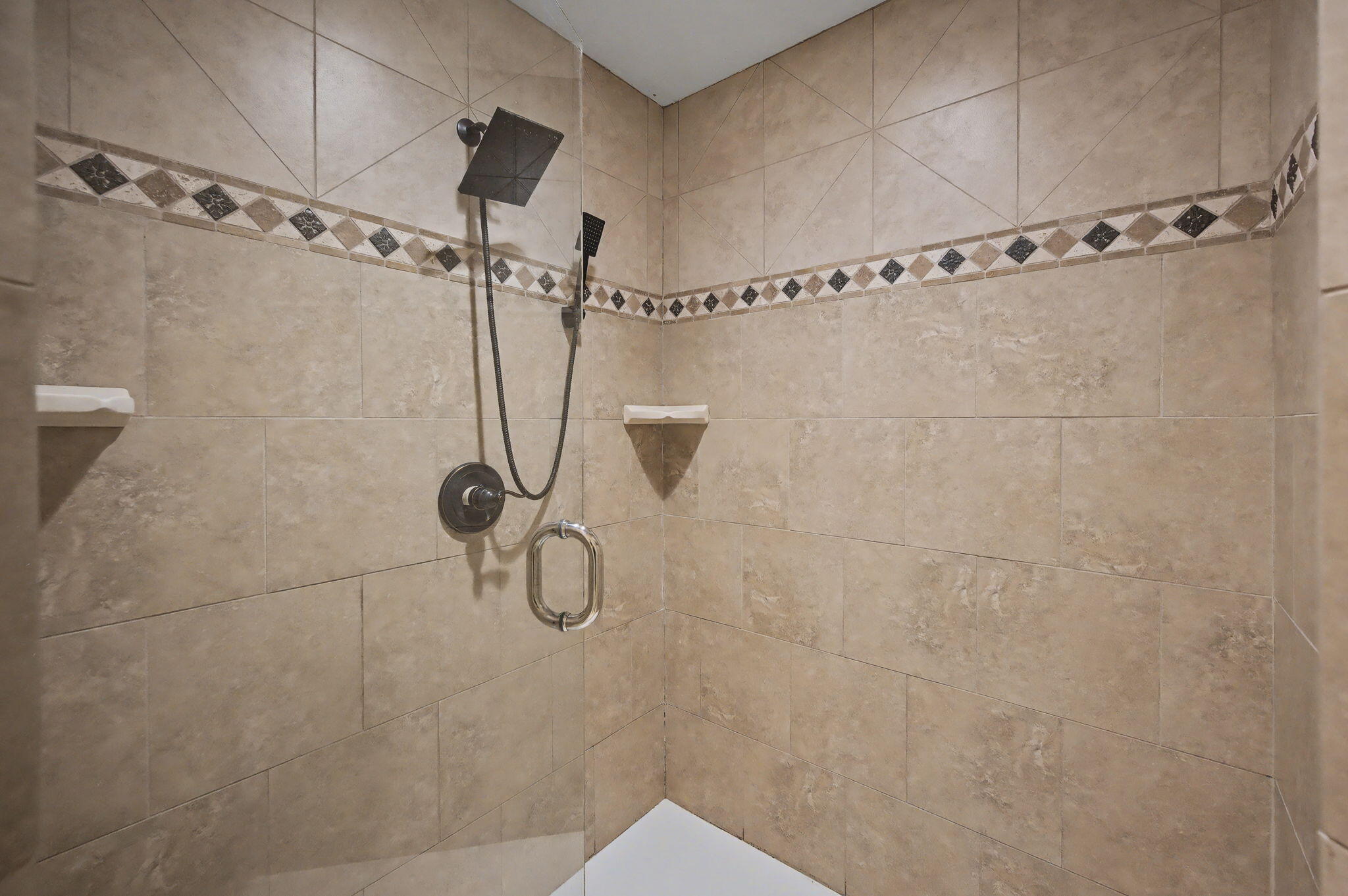 CRESCENT SHORES - Residential