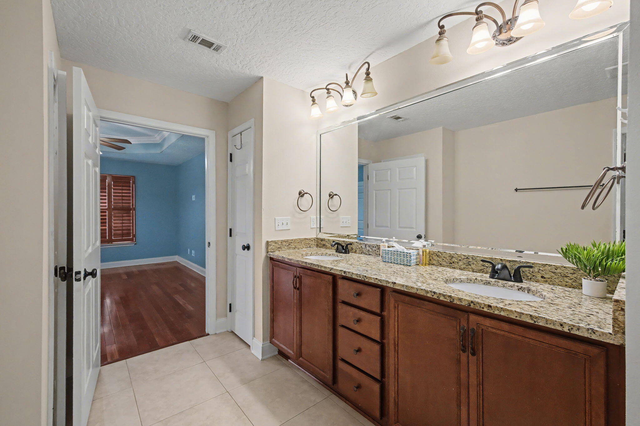 CRESCENT SHORES - Residential