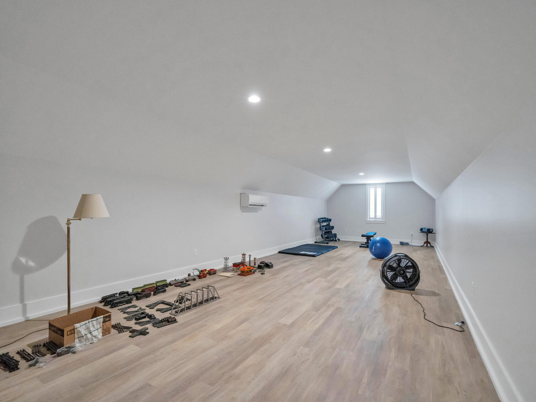 WINDWARD PH 2 BLUEWATER BAY - Residential