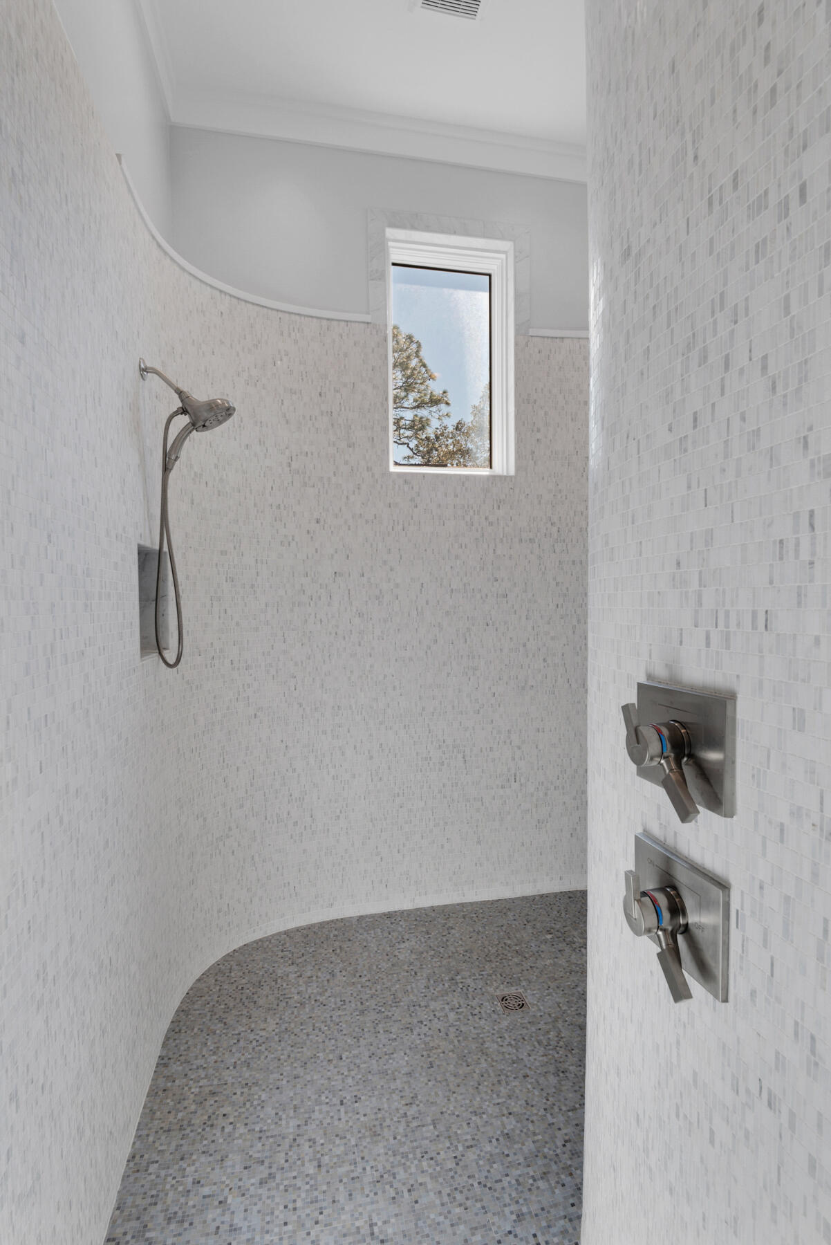 WINDWARD PH 2 BLUEWATER BAY - Residential