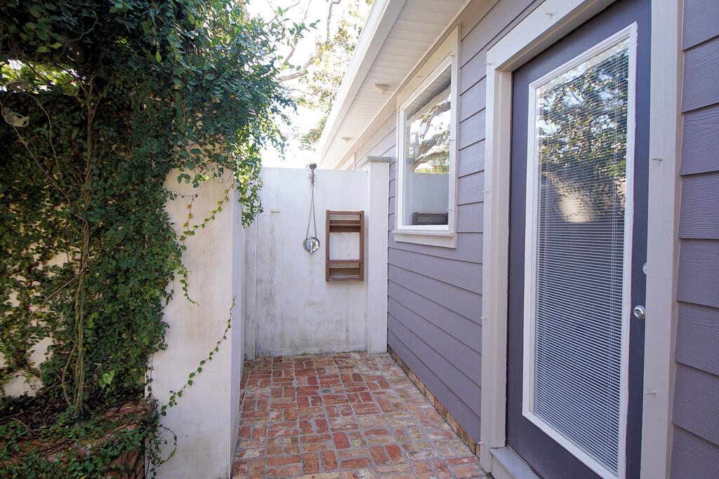 WHISPERING PINES - Residential