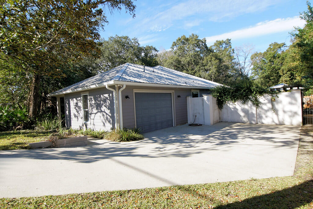 WHISPERING PINES - Residential