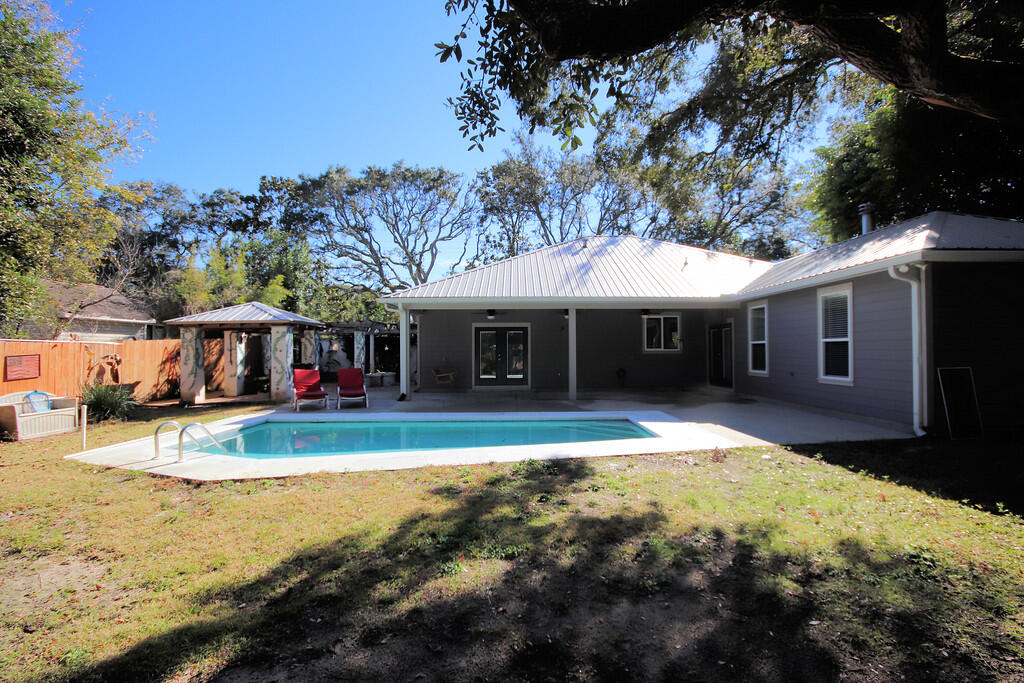 WHISPERING PINES - Residential