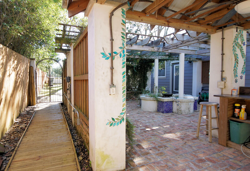 WHISPERING PINES - Residential