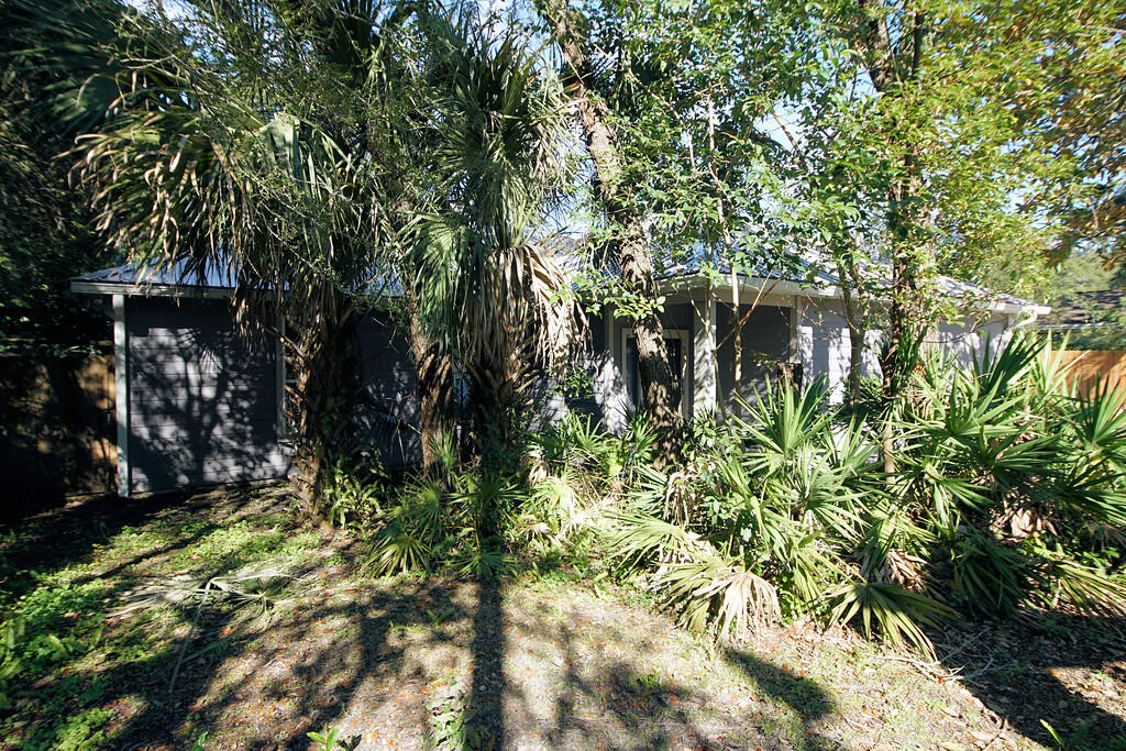 WHISPERING PINES - Residential