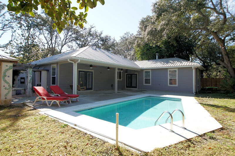 WHISPERING PINES - Residential