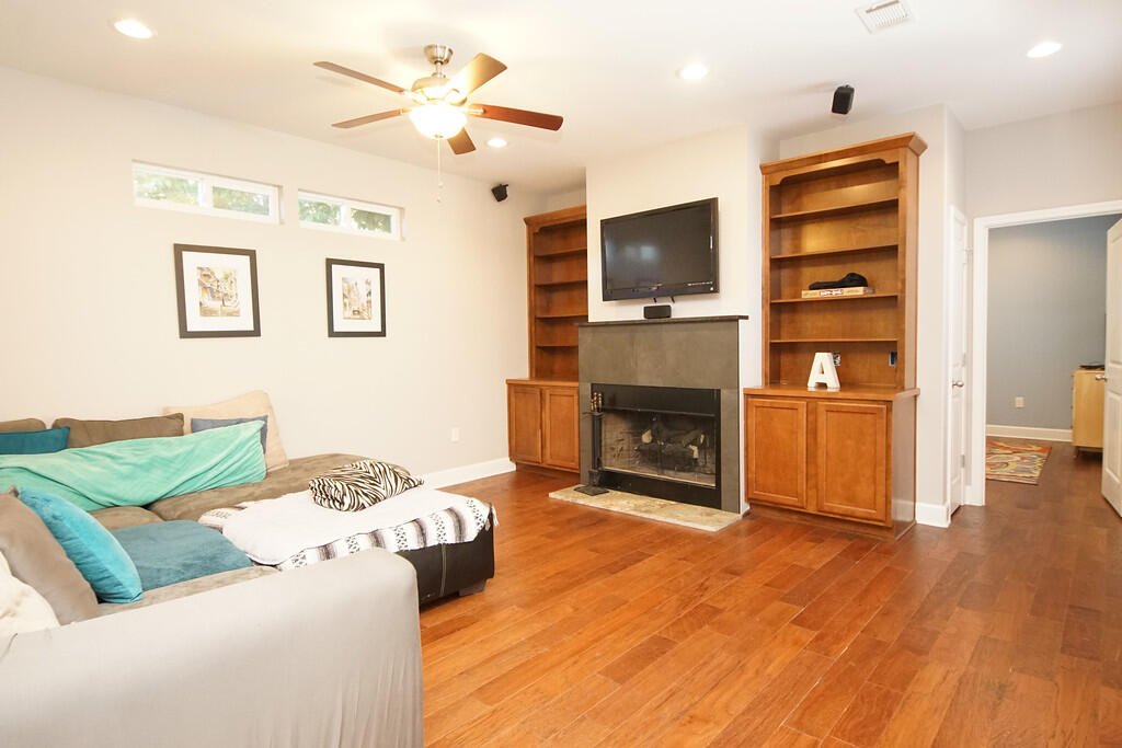 WHISPERING PINES - Residential