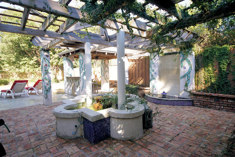 WHISPERING PINES - Residential