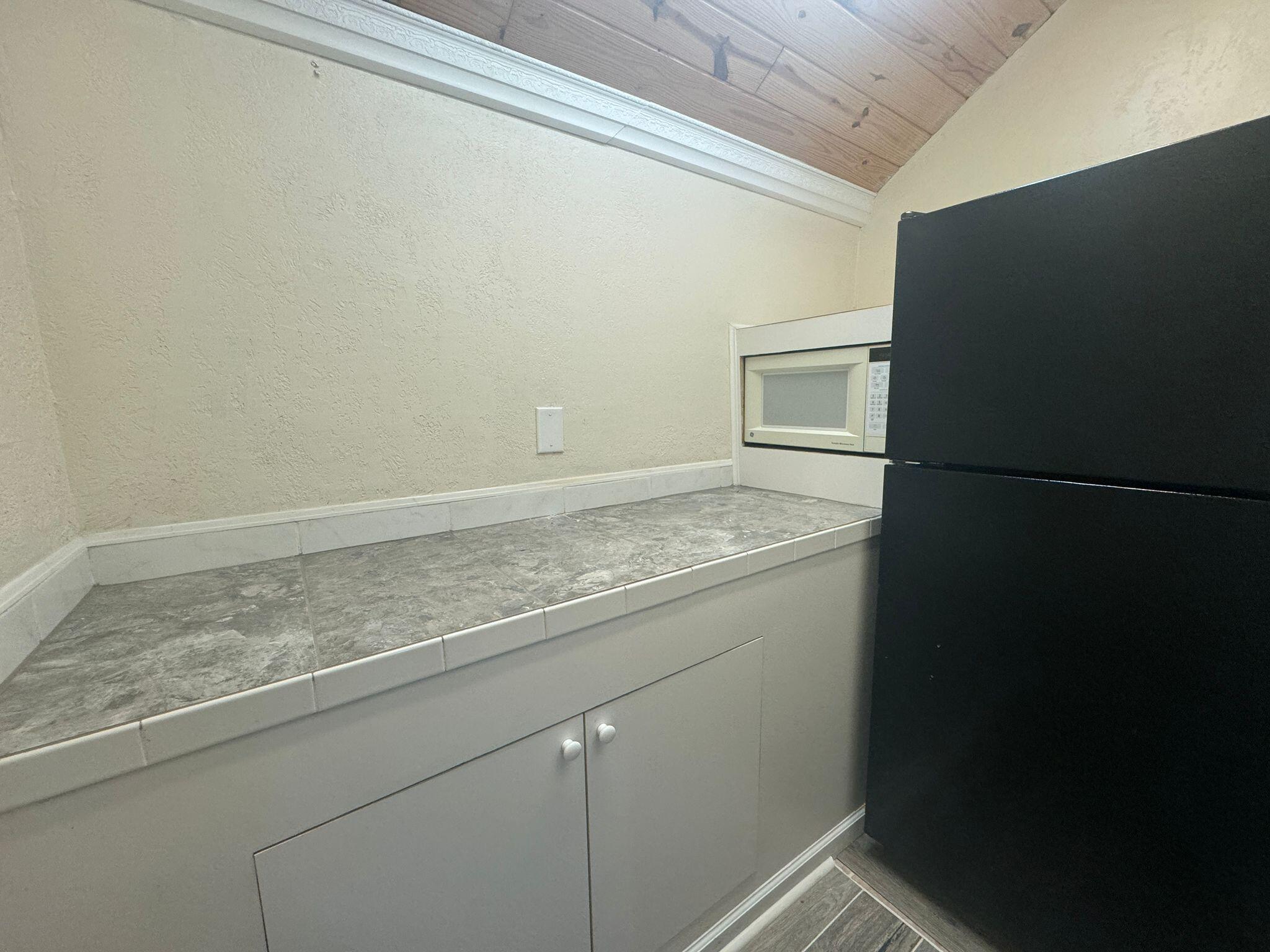 BAYSHORE GARDENS - Residential Lease