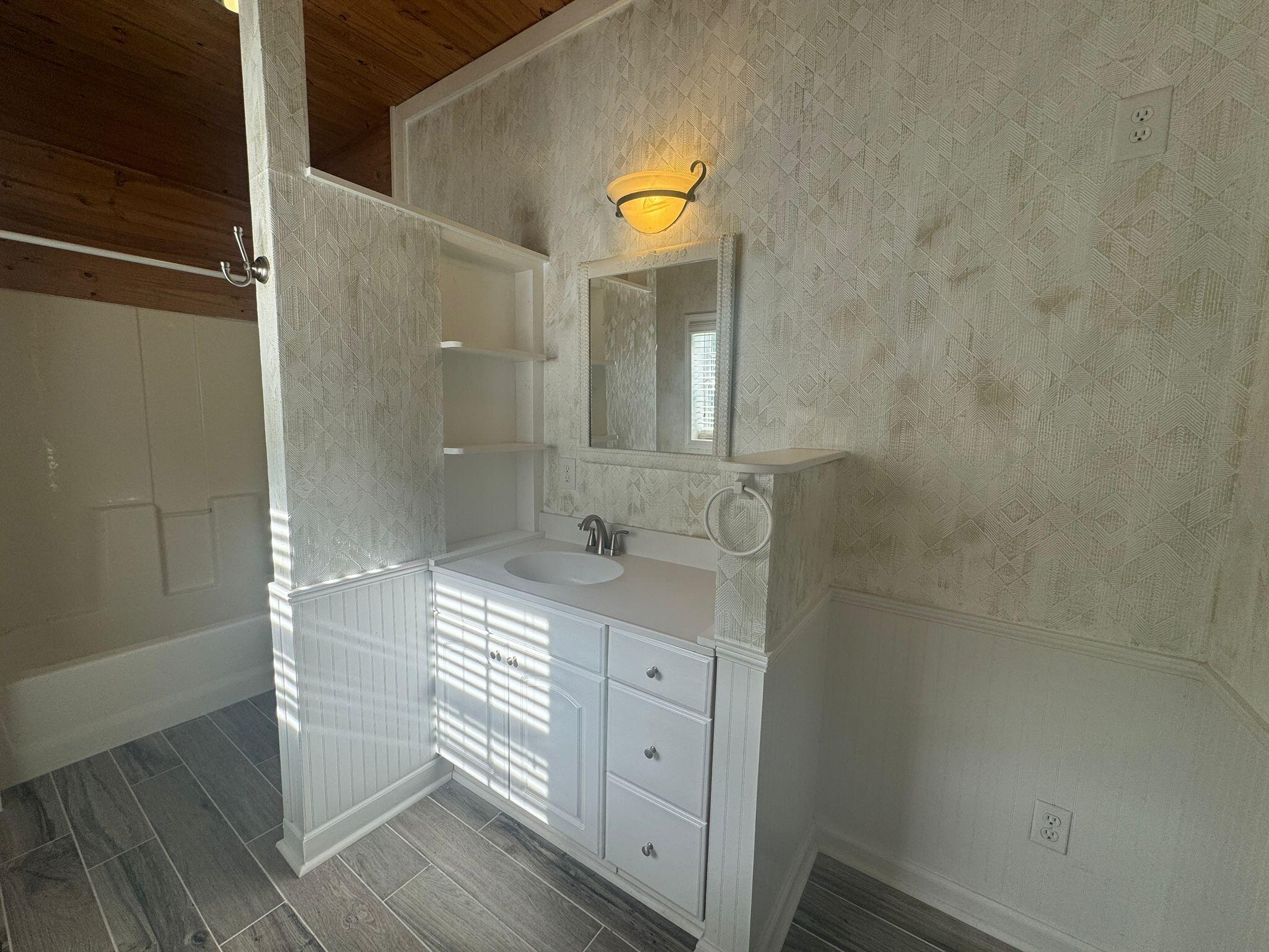 BAYSHORE GARDENS - Residential Lease