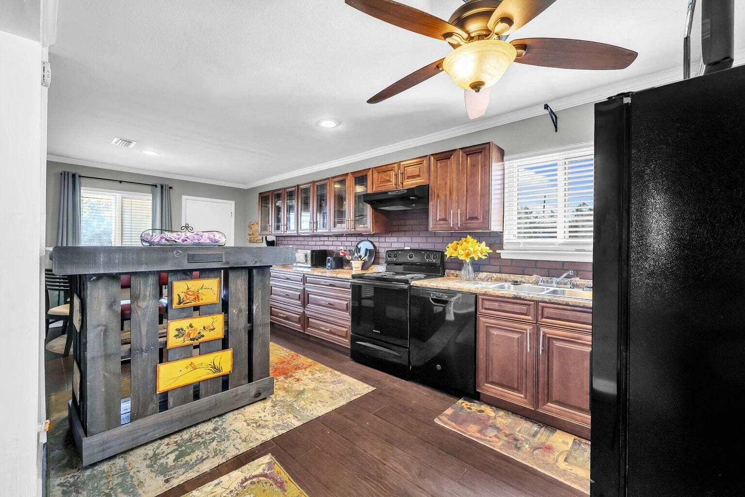 BAYVIEW WATERS CONDO - Residential