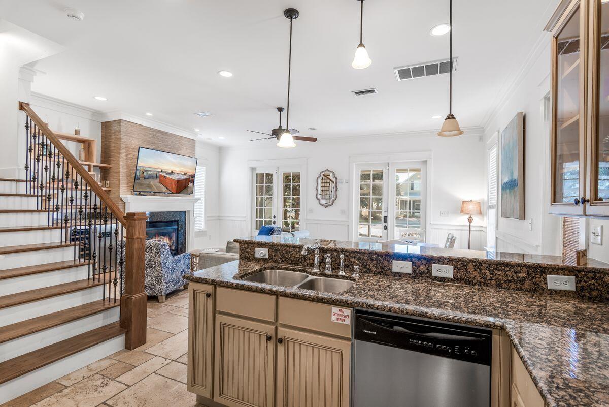 BUNGALOS AT SANDESTIN - Residential