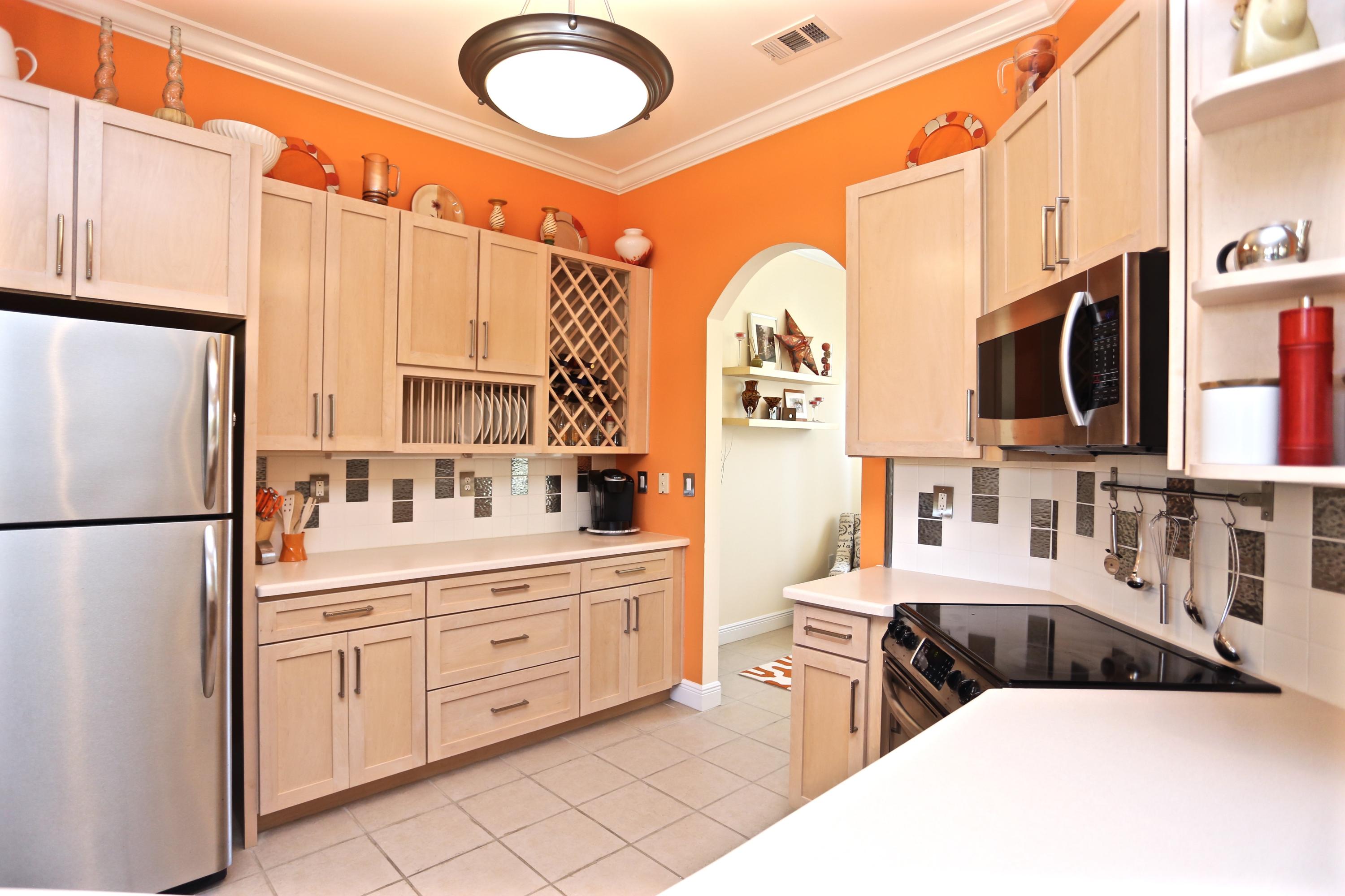 COUNTRY CLUB ESTATES - Residential