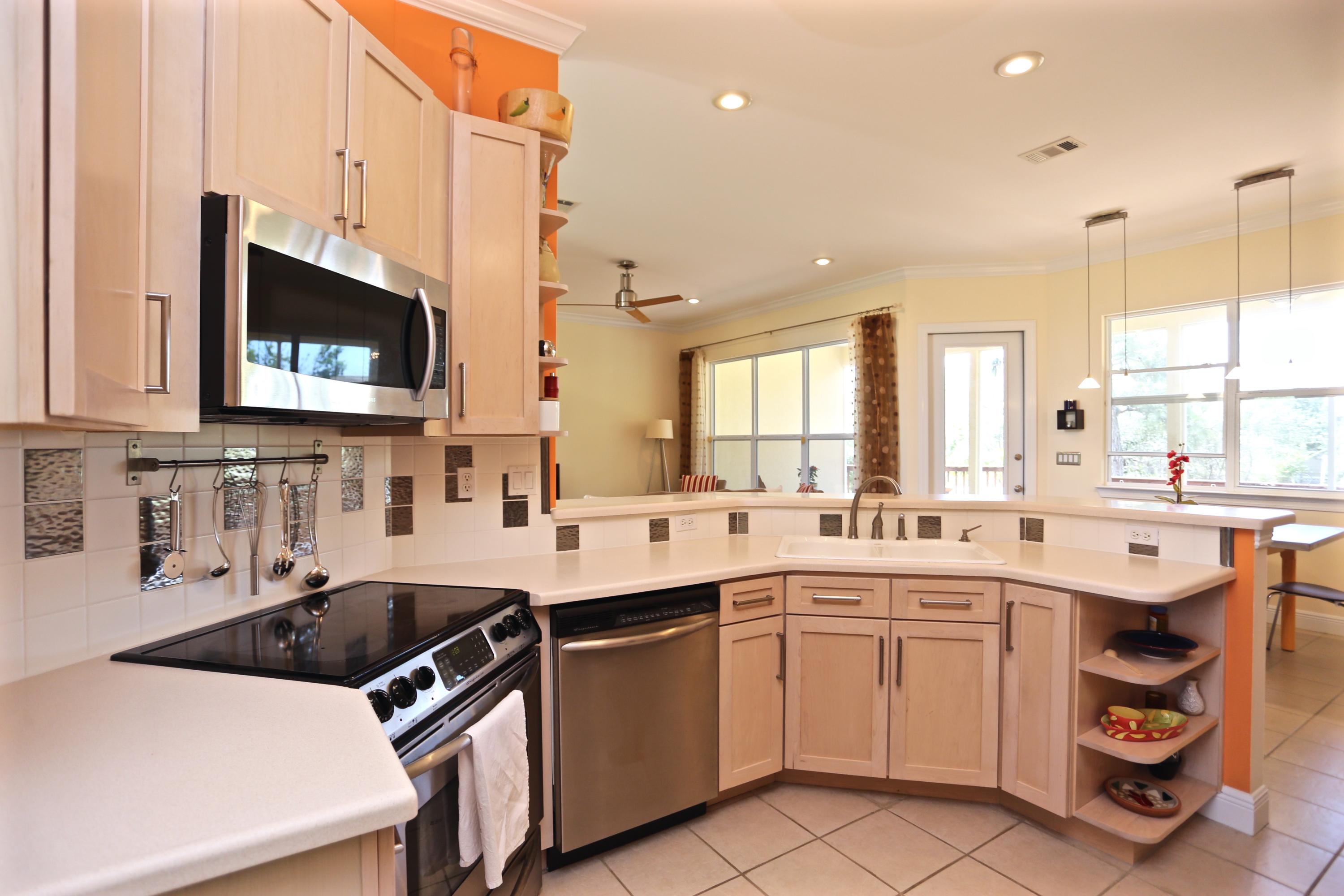 COUNTRY CLUB ESTATES - Residential