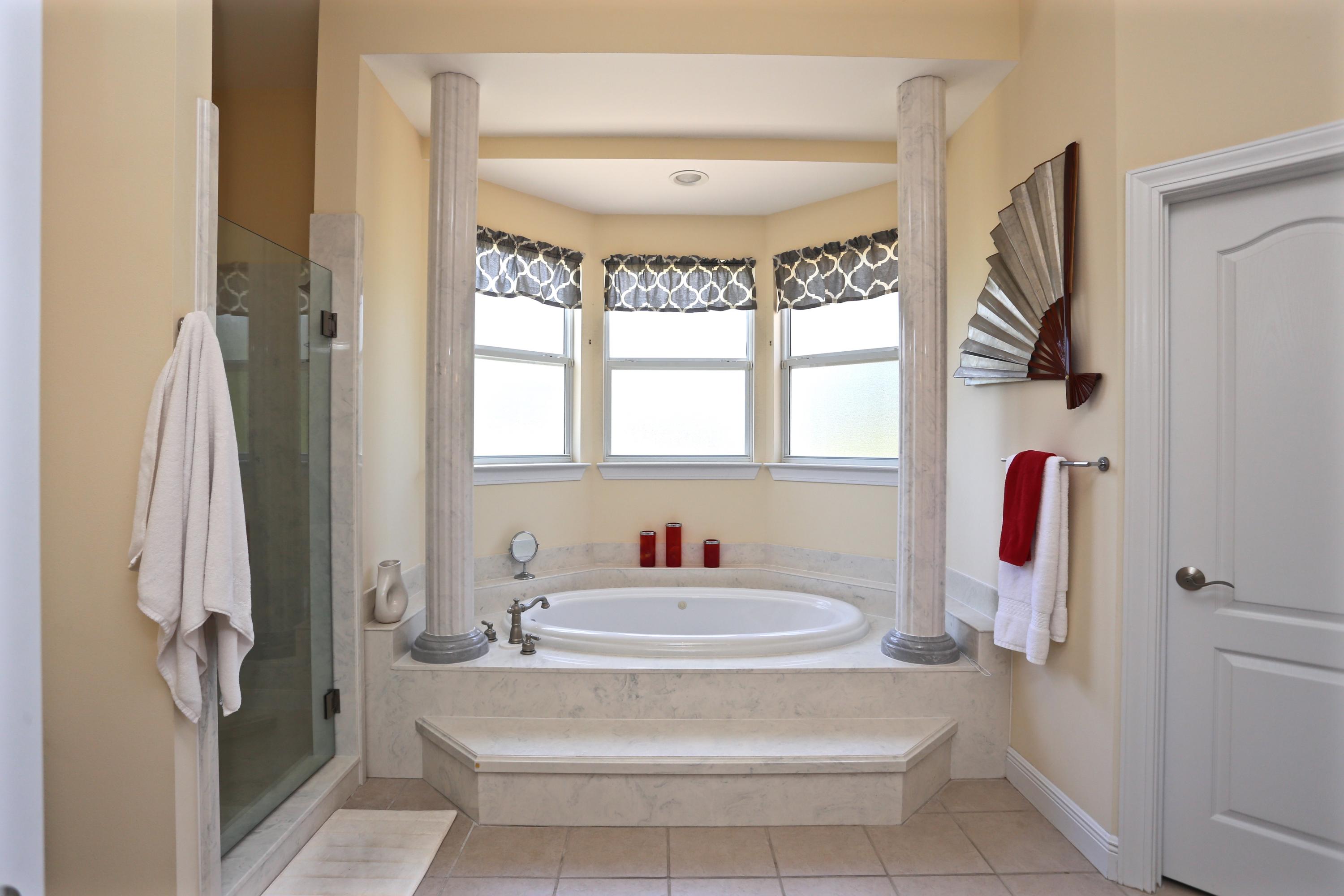 COUNTRY CLUB ESTATES - Residential