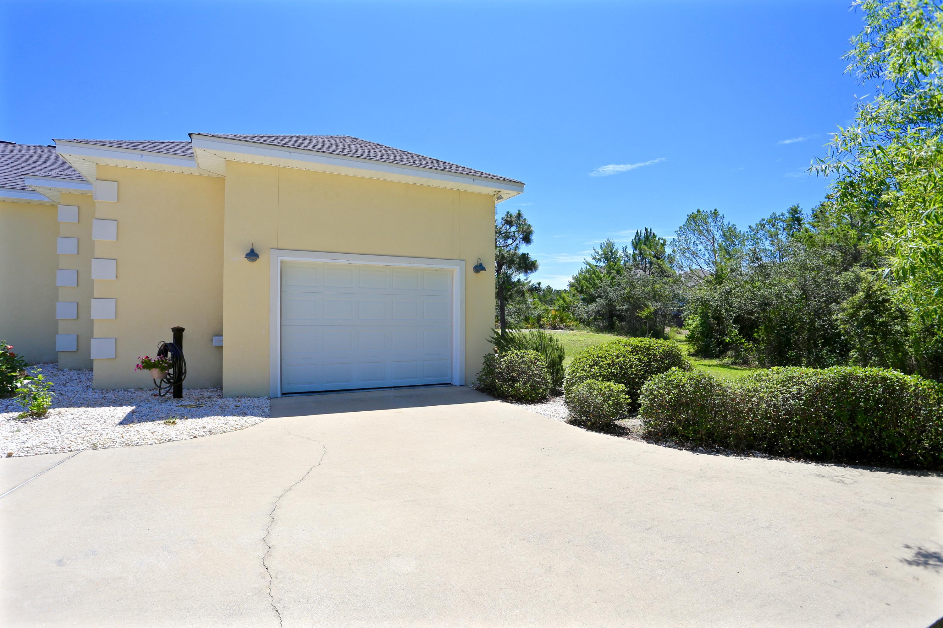 COUNTRY CLUB ESTATES - Residential