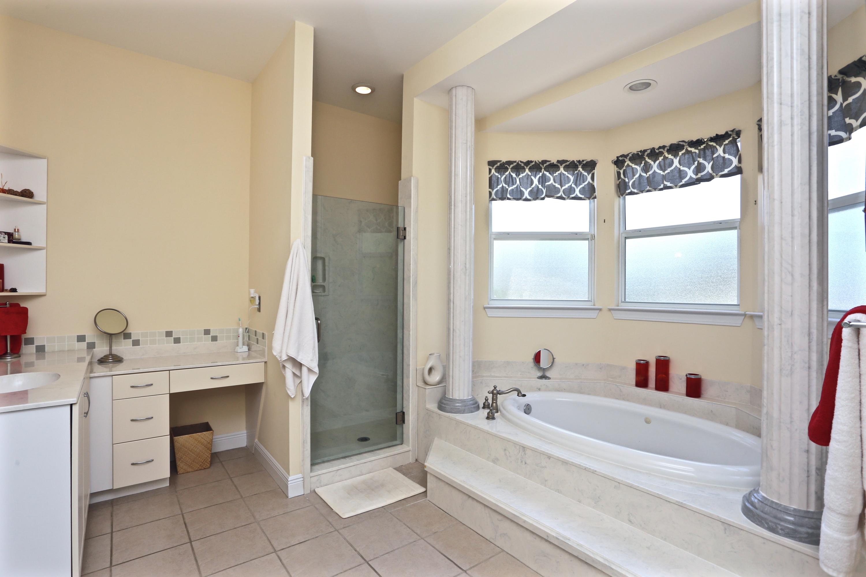 COUNTRY CLUB ESTATES - Residential