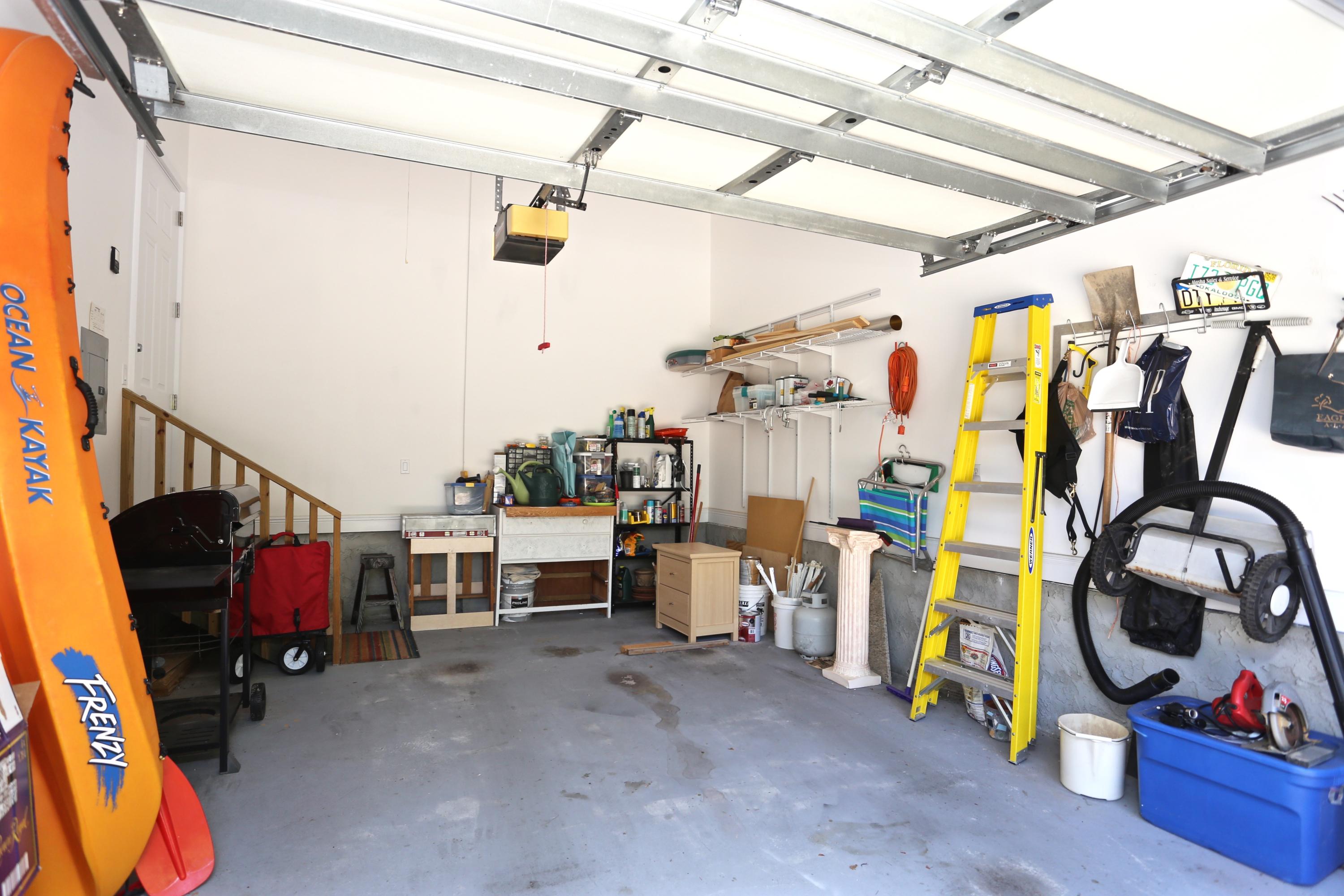 COUNTRY CLUB ESTATES - Residential