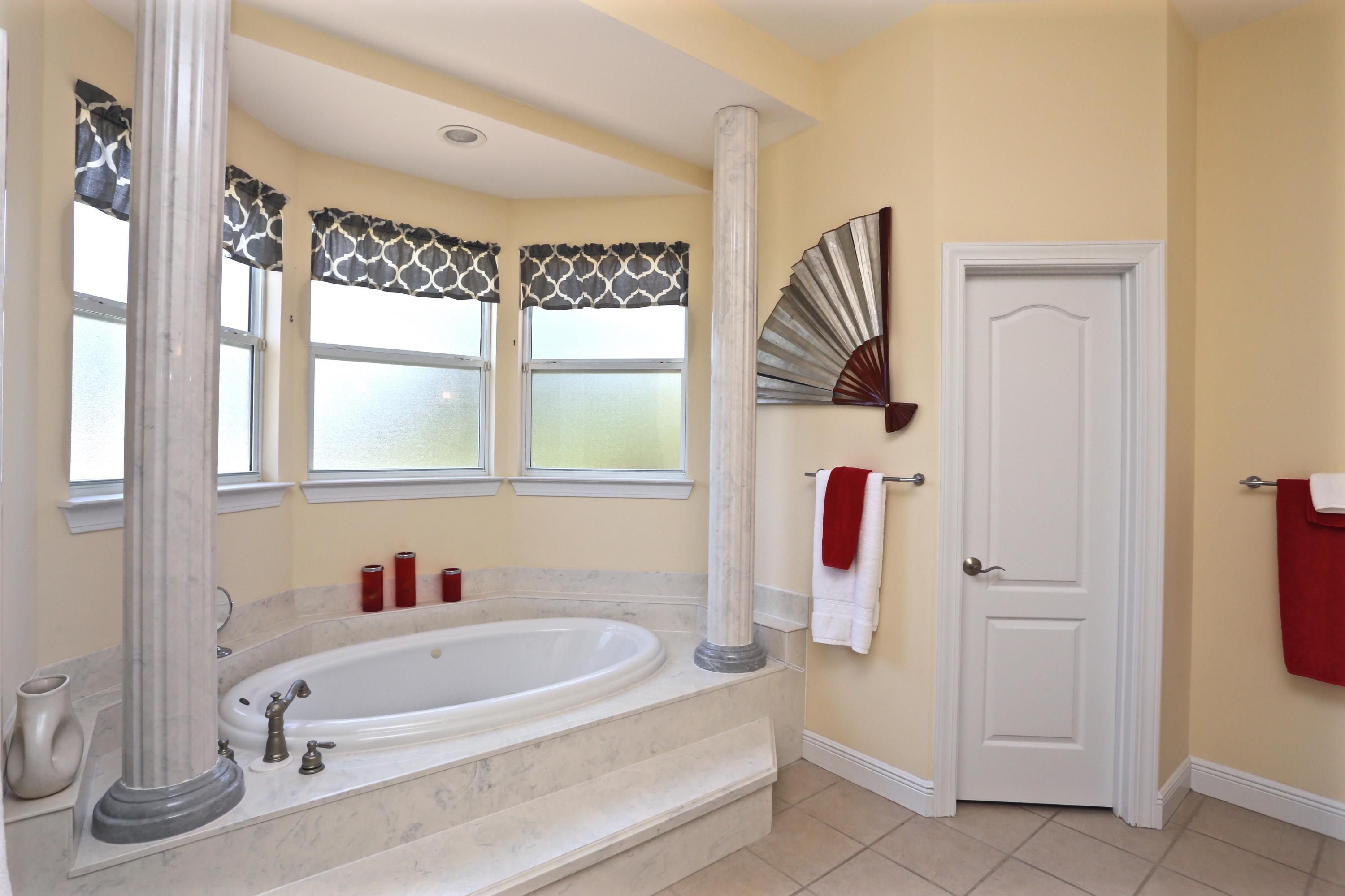 COUNTRY CLUB ESTATES - Residential