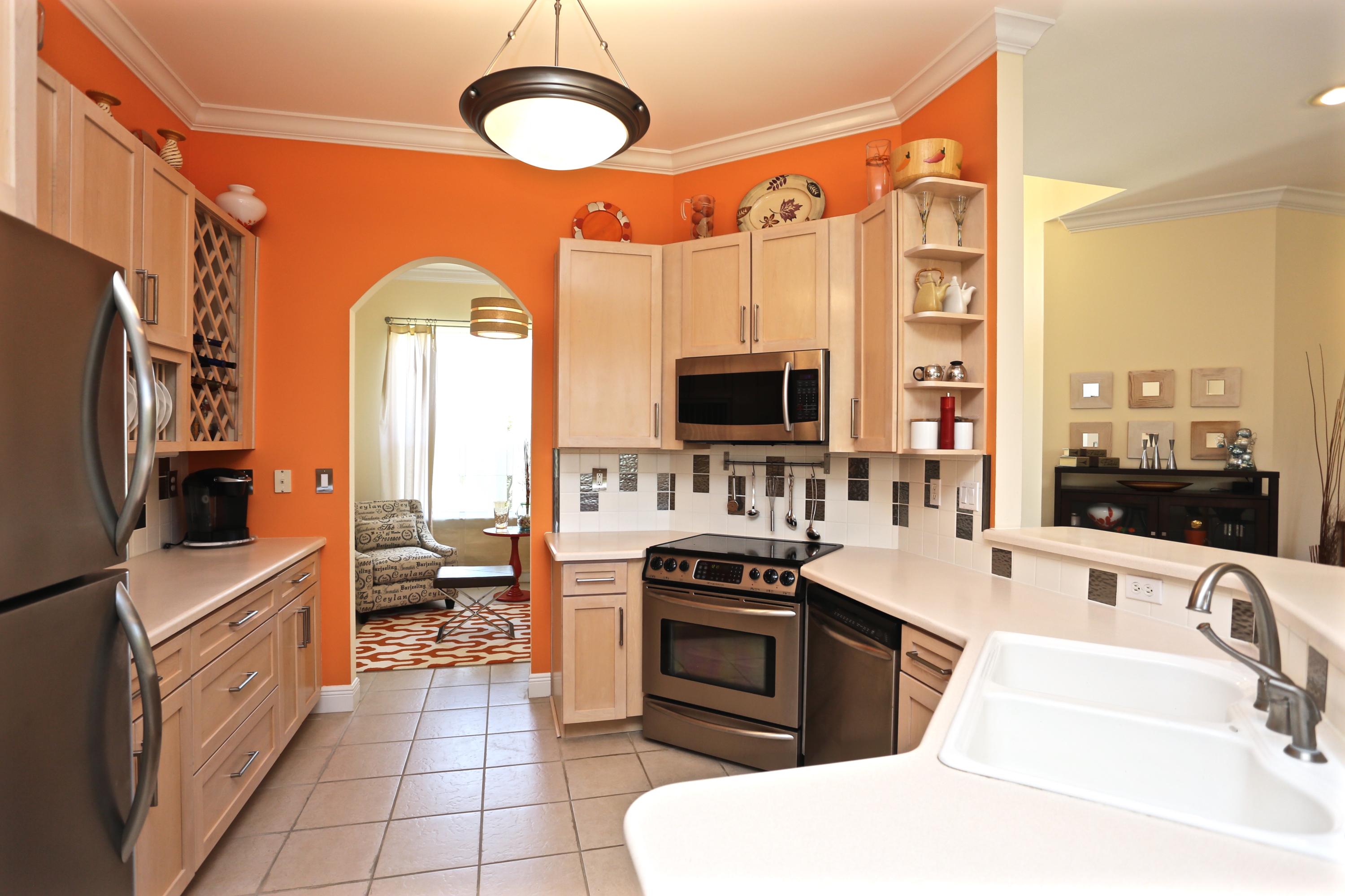 COUNTRY CLUB ESTATES - Residential