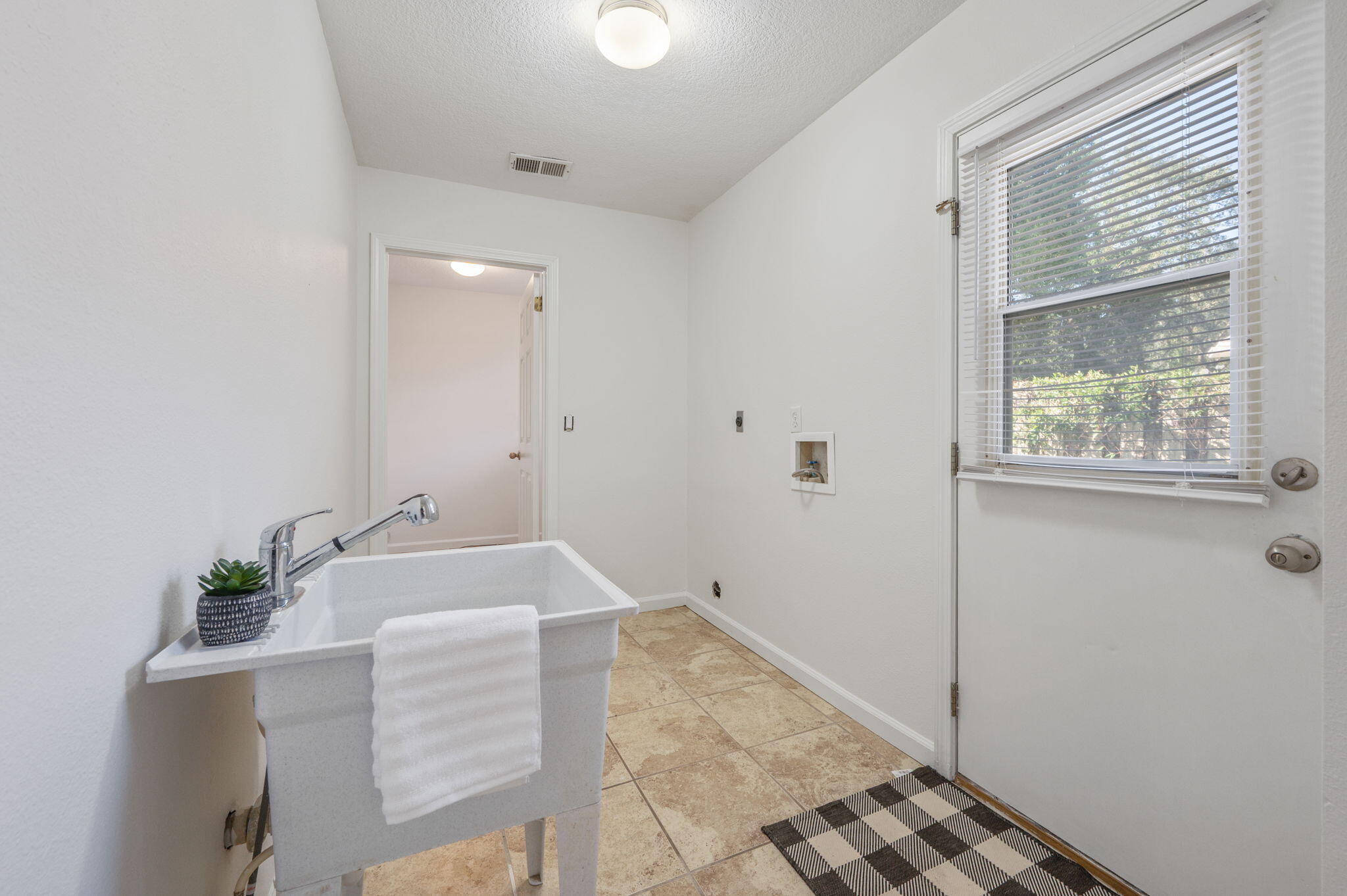 LAKE POINTE - Residential