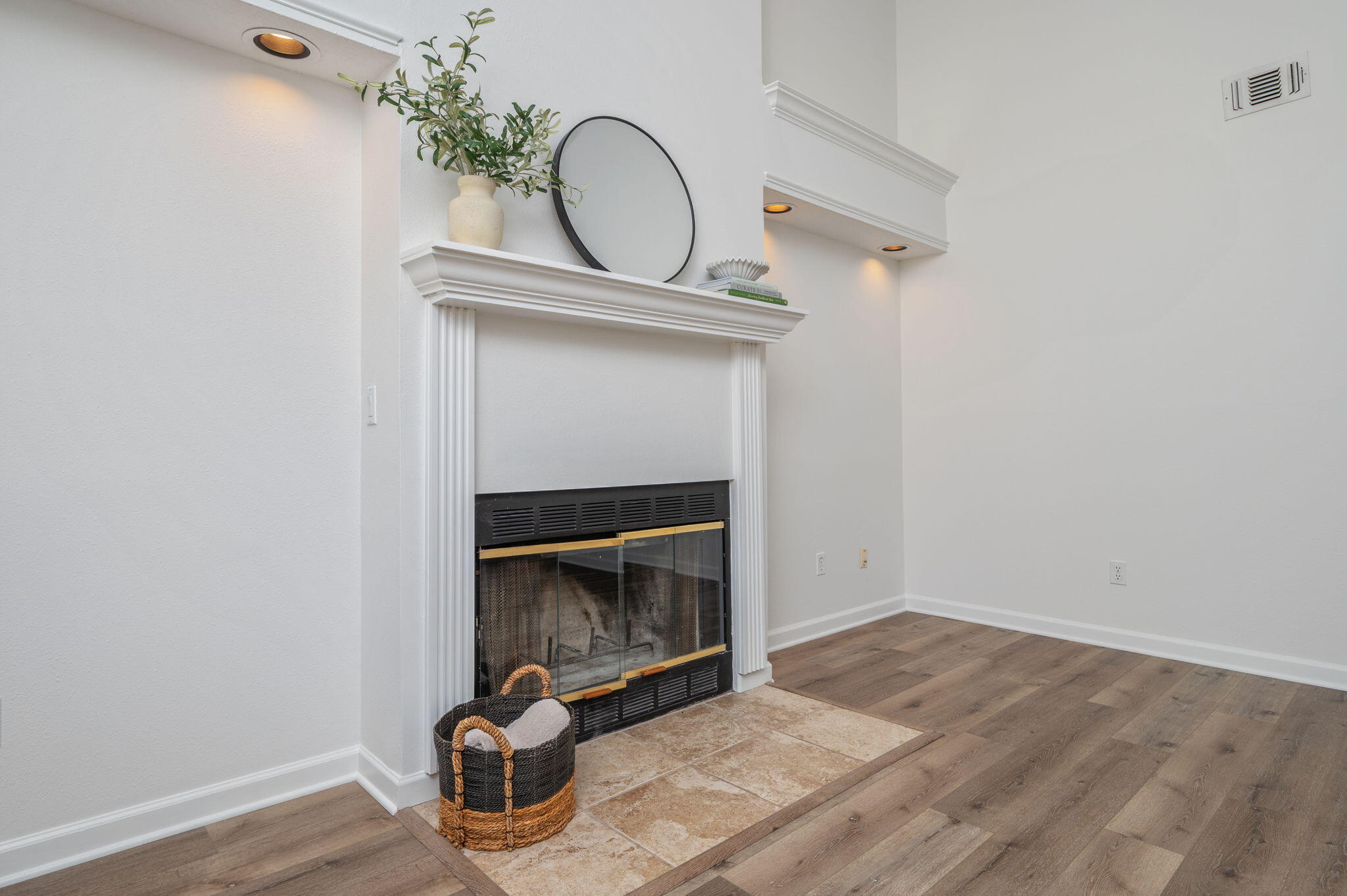 LAKE POINTE - Residential