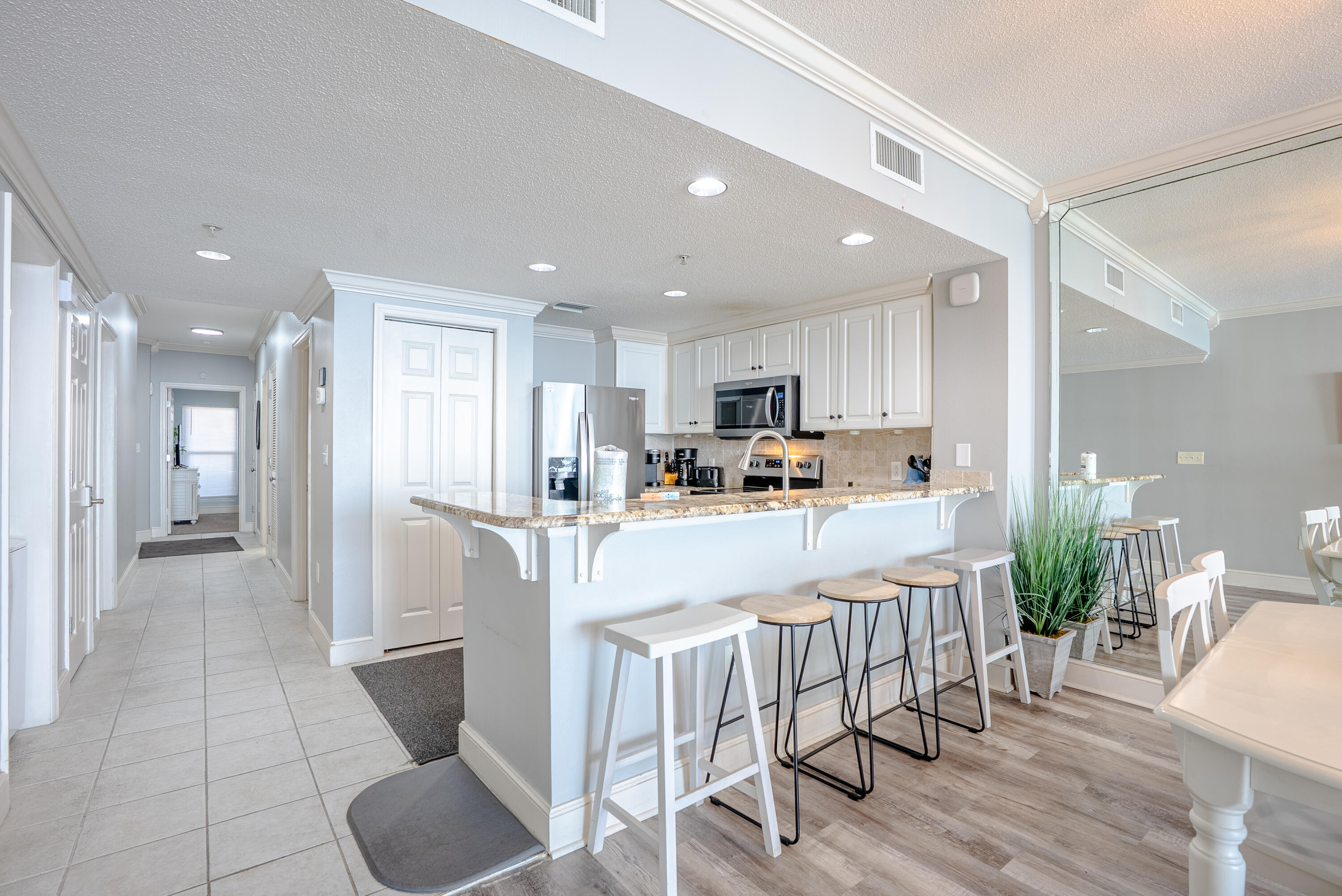 MAJESTIC BEACH TOWERS I - Residential