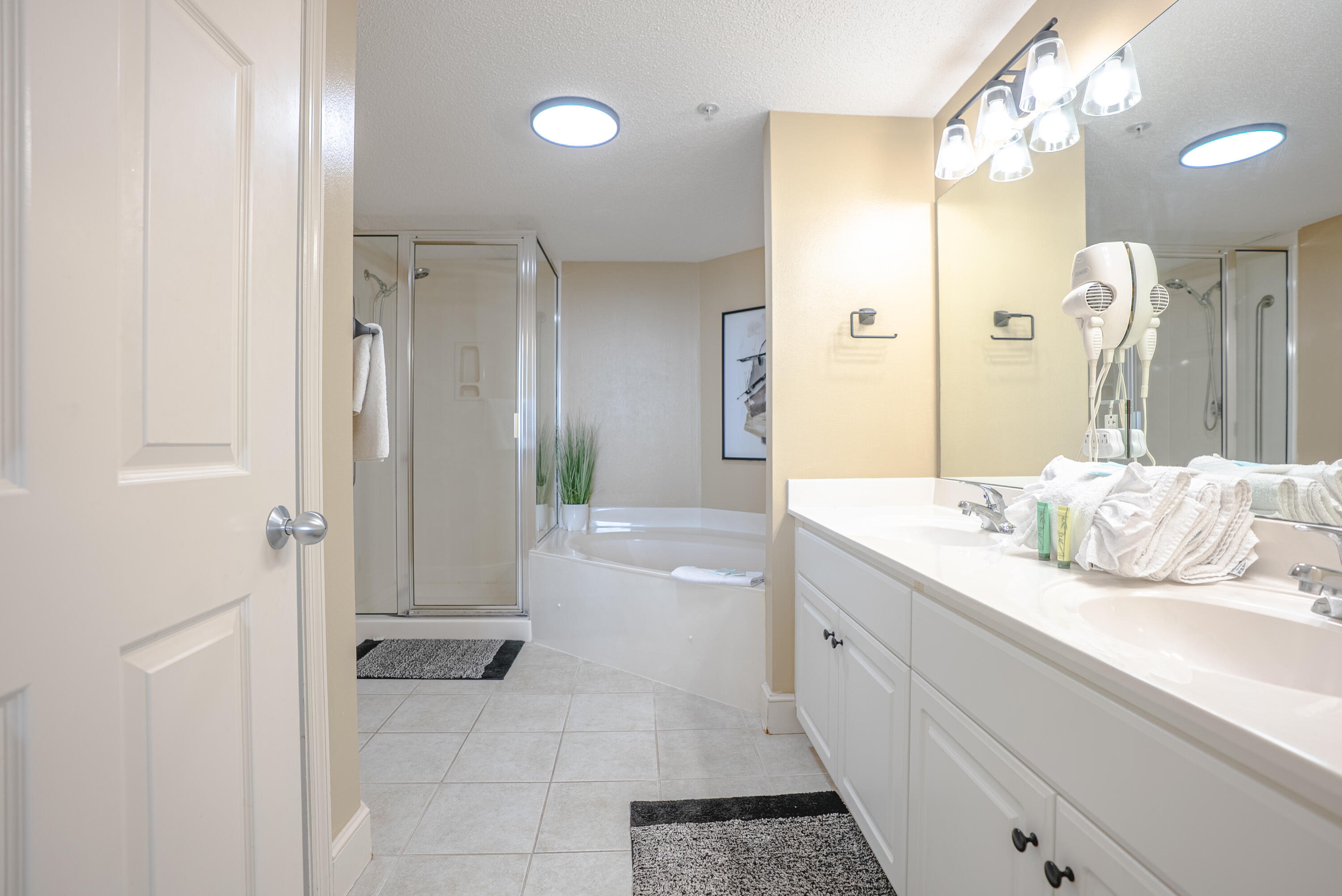 MAJESTIC BEACH TOWERS I - Residential