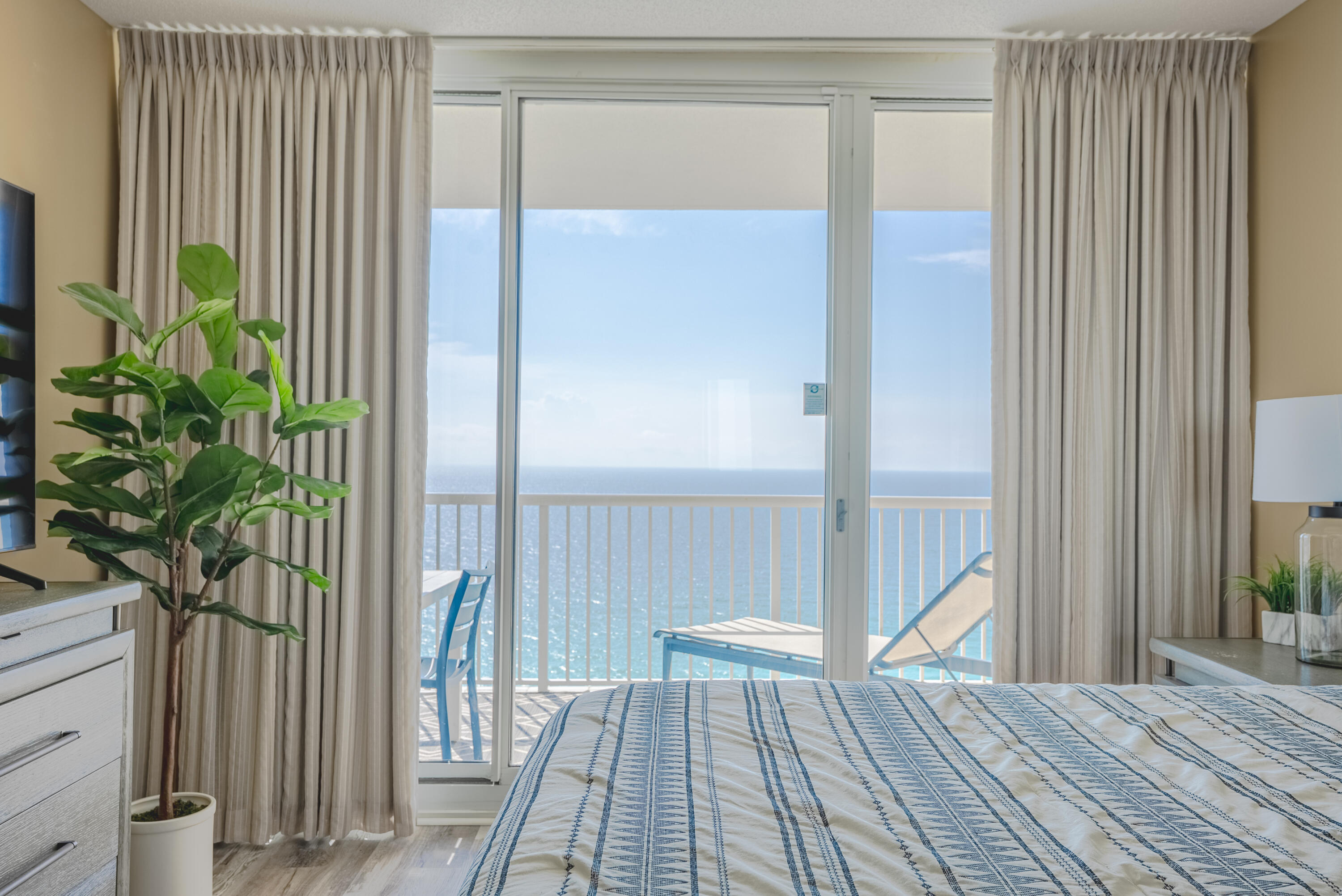 MAJESTIC BEACH TOWERS I - Residential