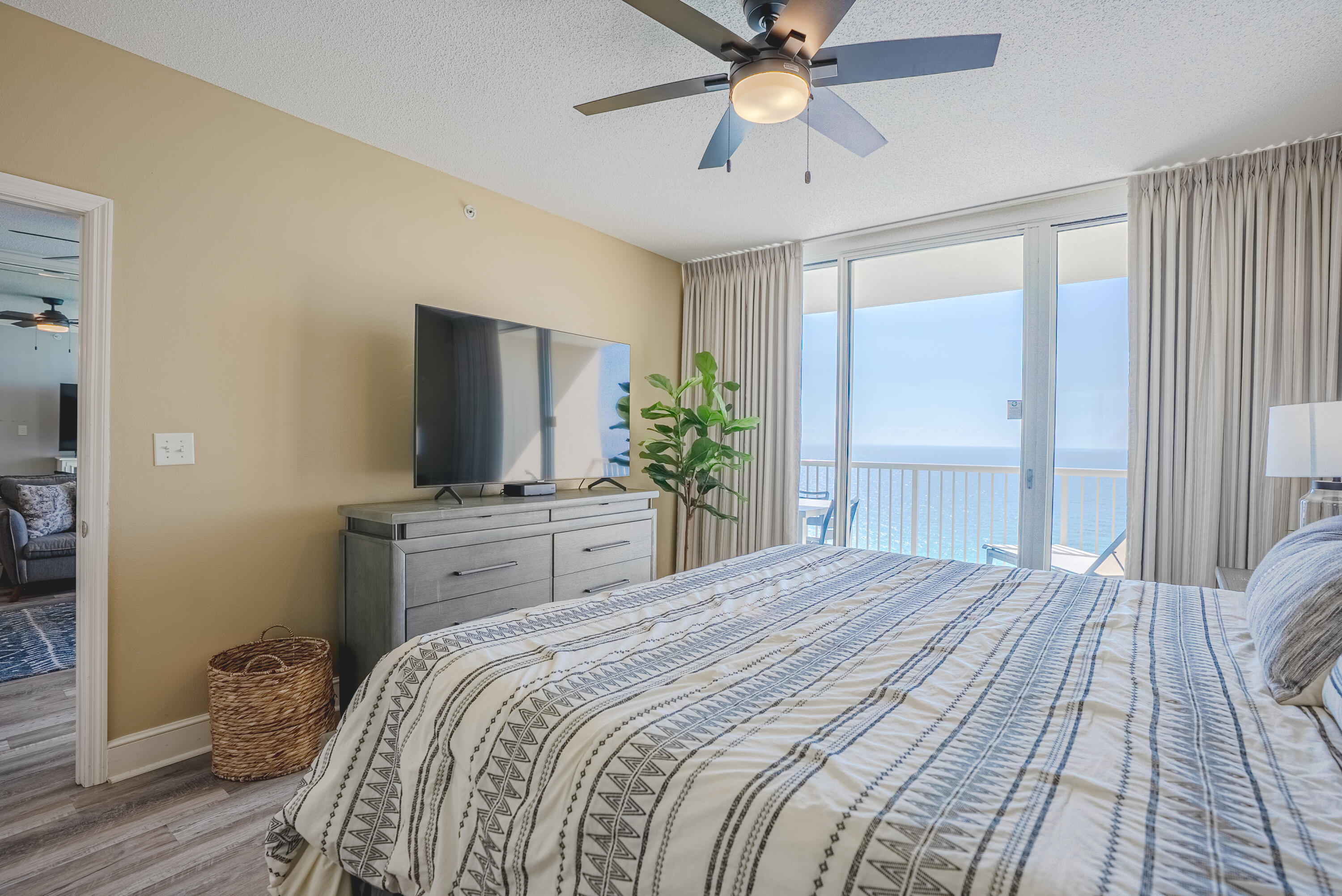 MAJESTIC BEACH TOWERS I - Residential