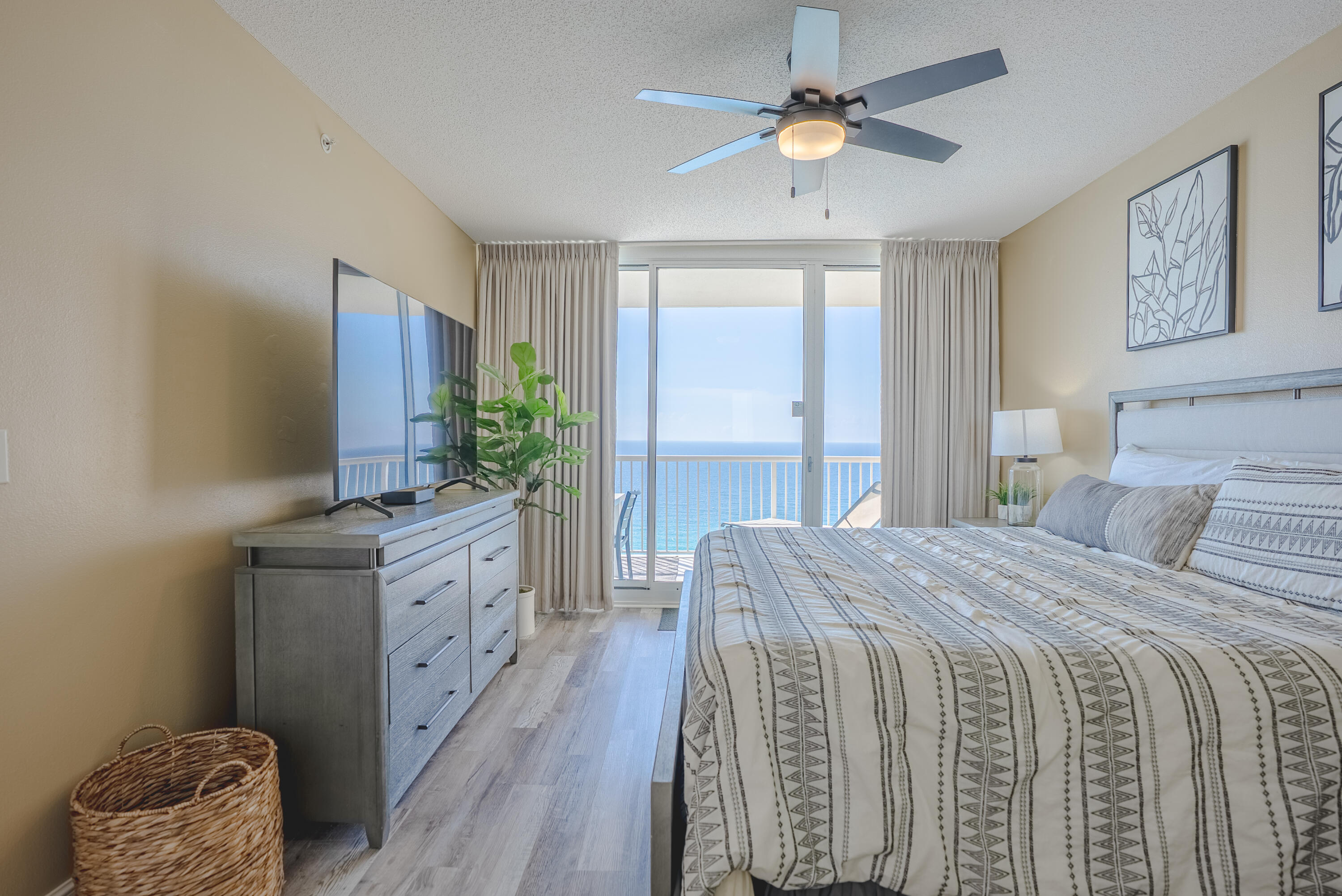 MAJESTIC BEACH TOWERS I - Residential